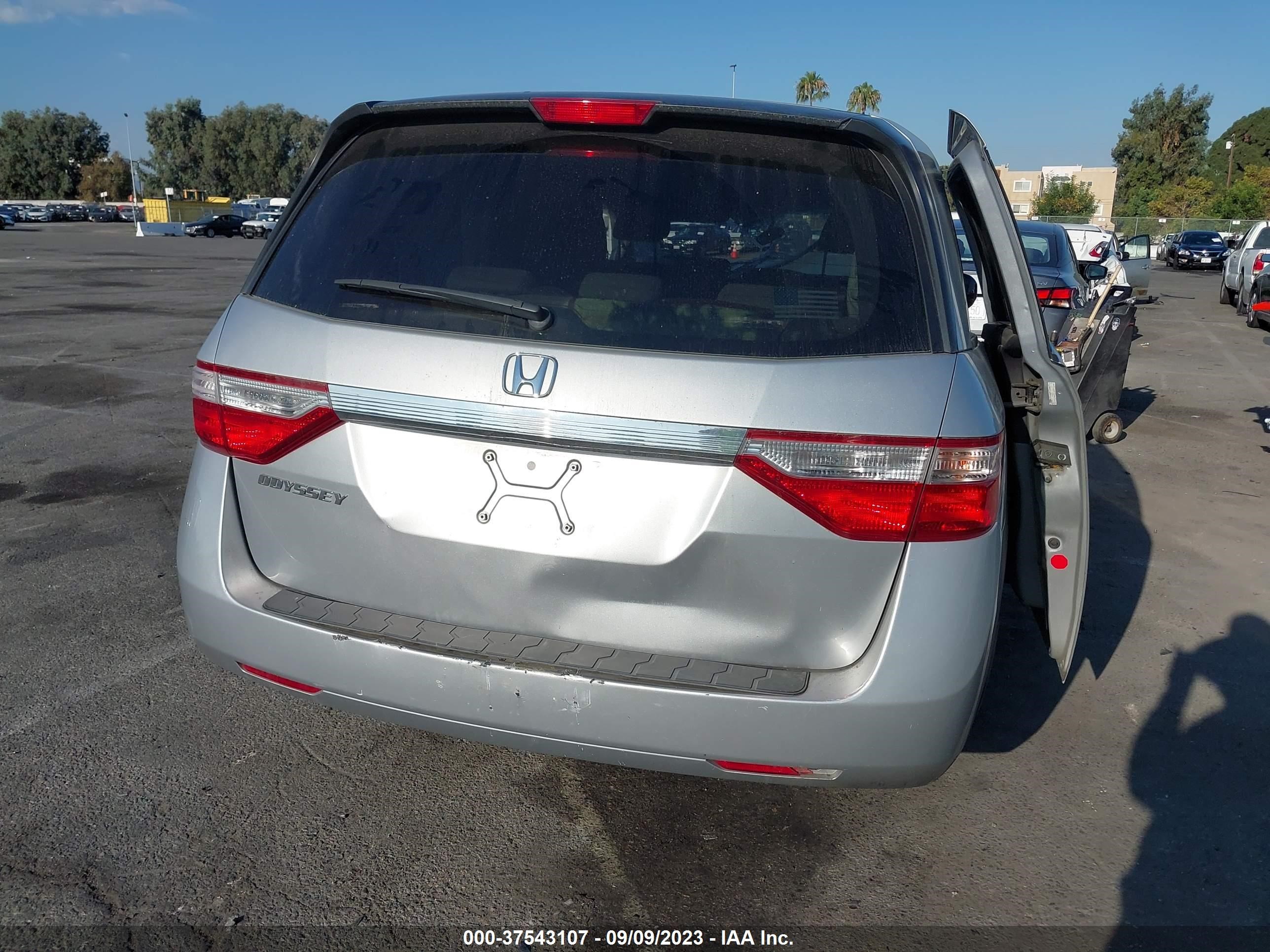 Photo 14 VIN: 5FNRL5H41BB033550 - HONDA ODYSSEY 