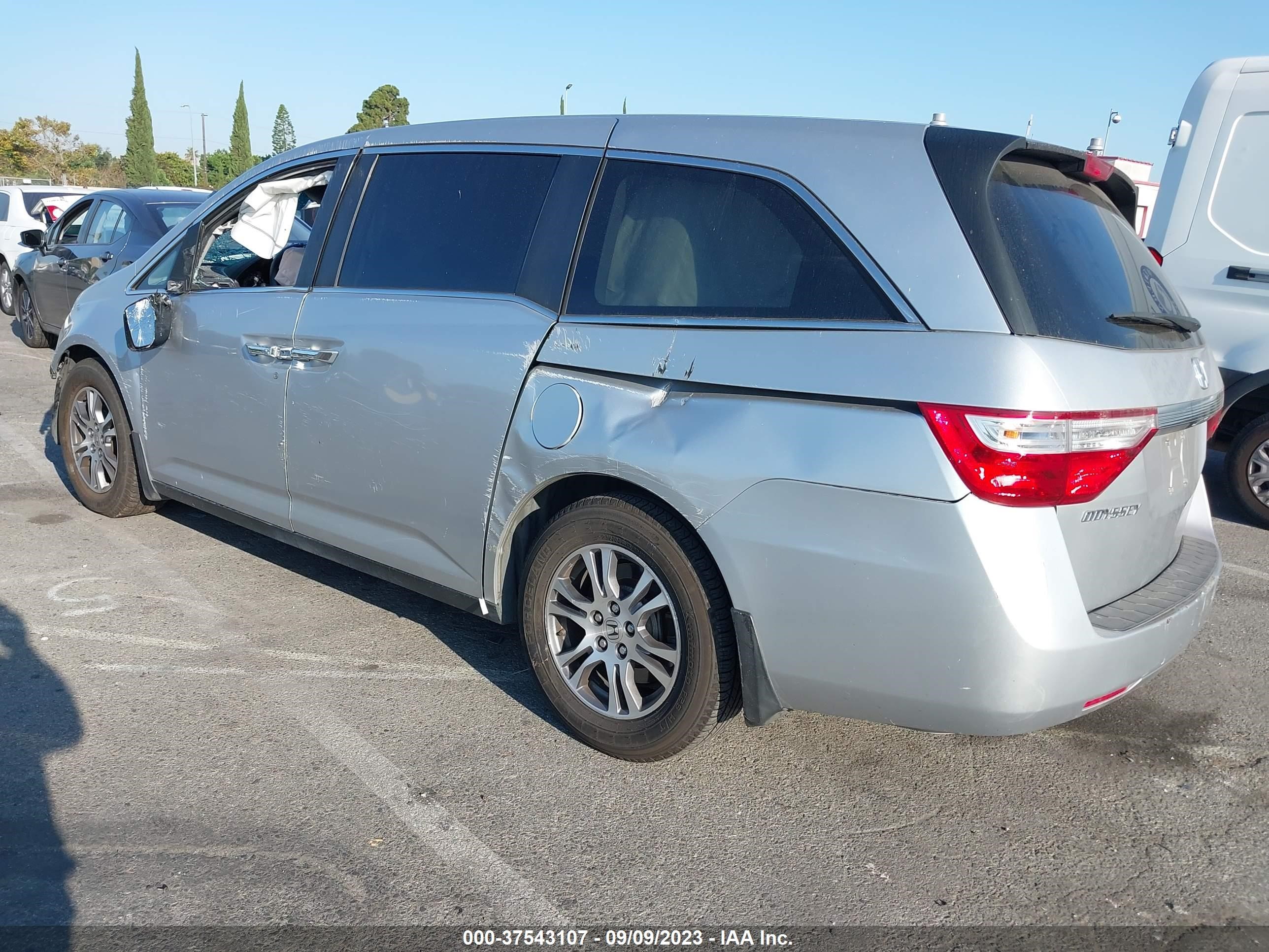 Photo 2 VIN: 5FNRL5H41BB033550 - HONDA ODYSSEY 