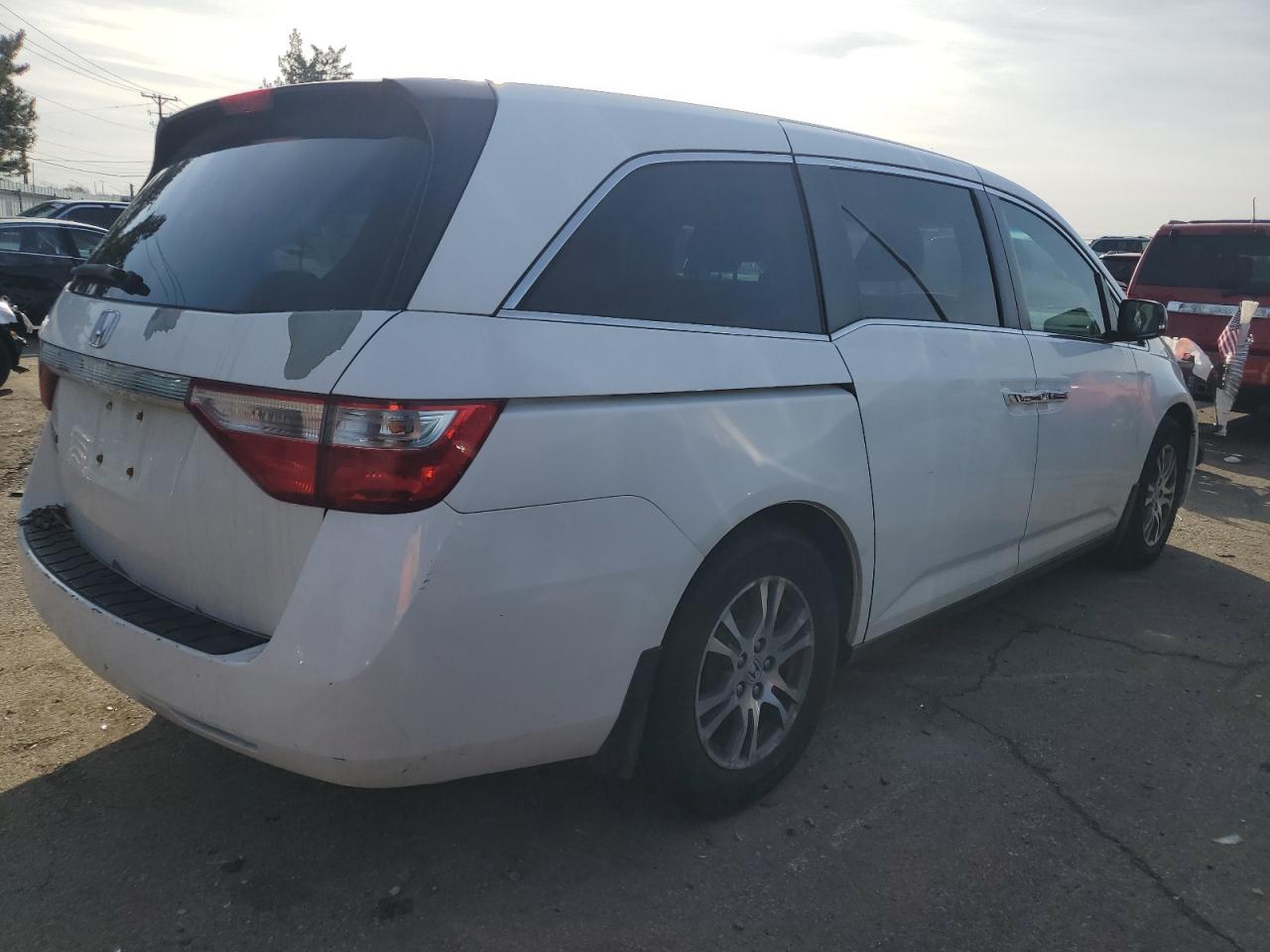 Photo 2 VIN: 5FNRL5H41BB037324 - HONDA ODYSSEY 