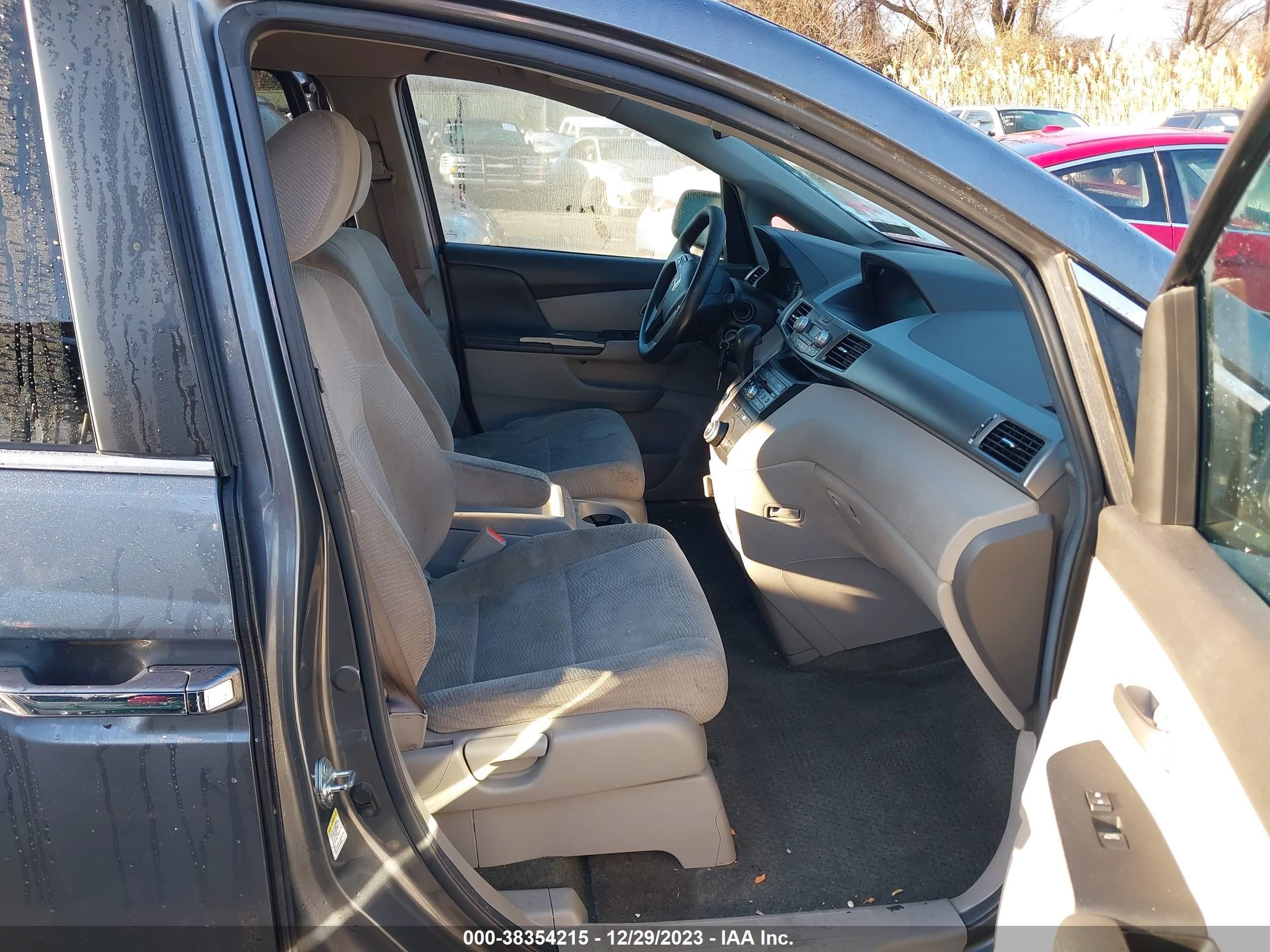 Photo 4 VIN: 5FNRL5H44BB100884 - HONDA ODYSSEY 