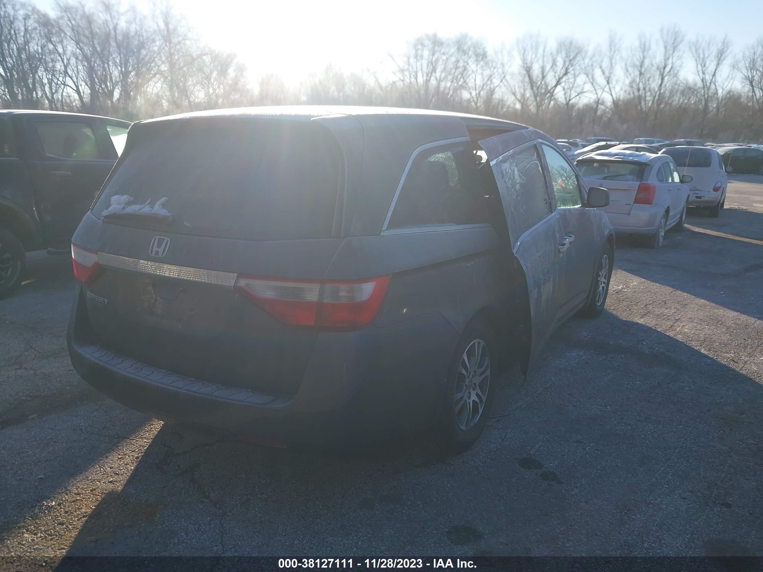 Photo 3 VIN: 5FNRL5H48CB081760 - HONDA ODYSSEY 