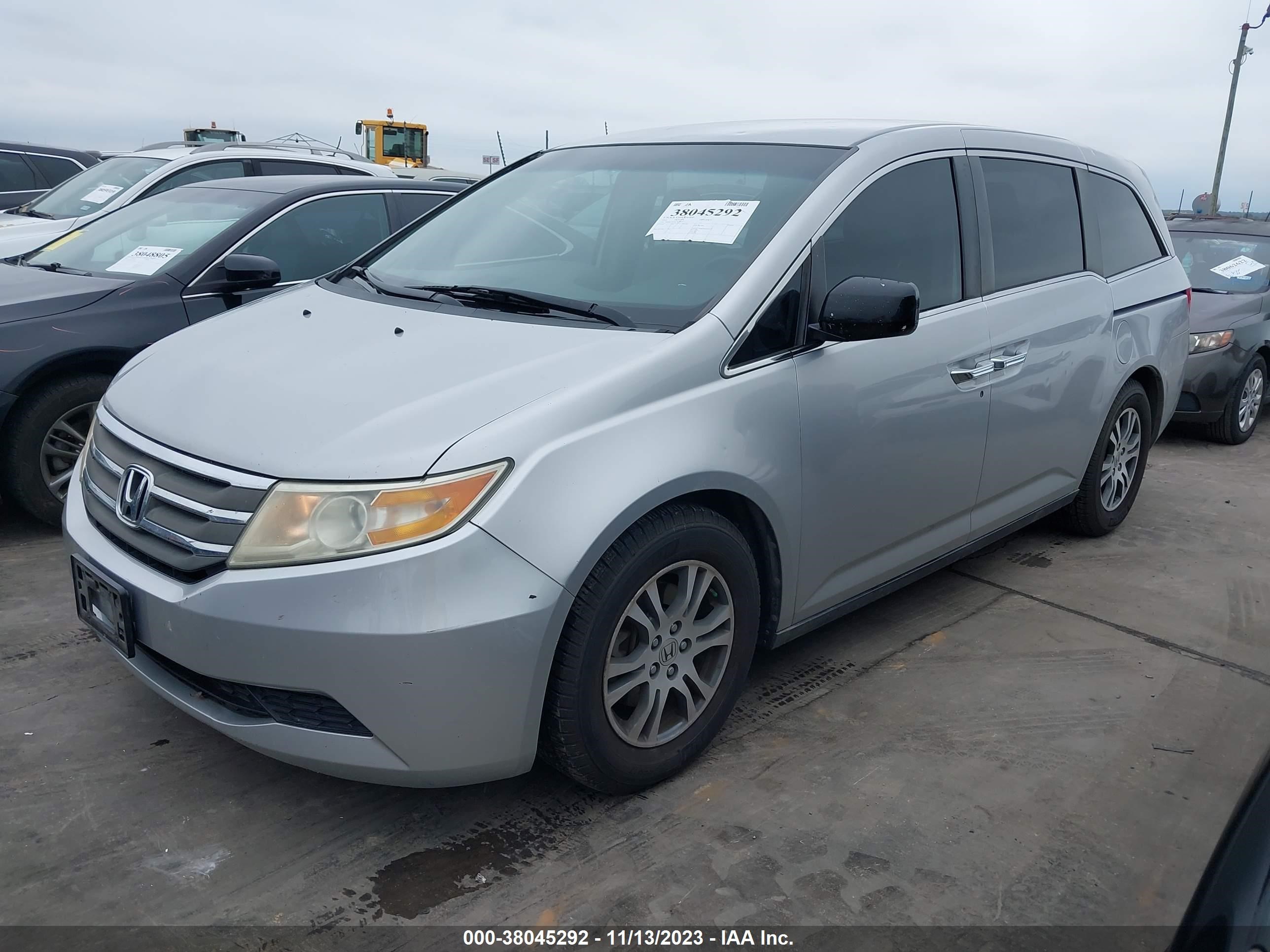 Photo 1 VIN: 5FNRL5H49CB068595 - HONDA ODYSSEY 