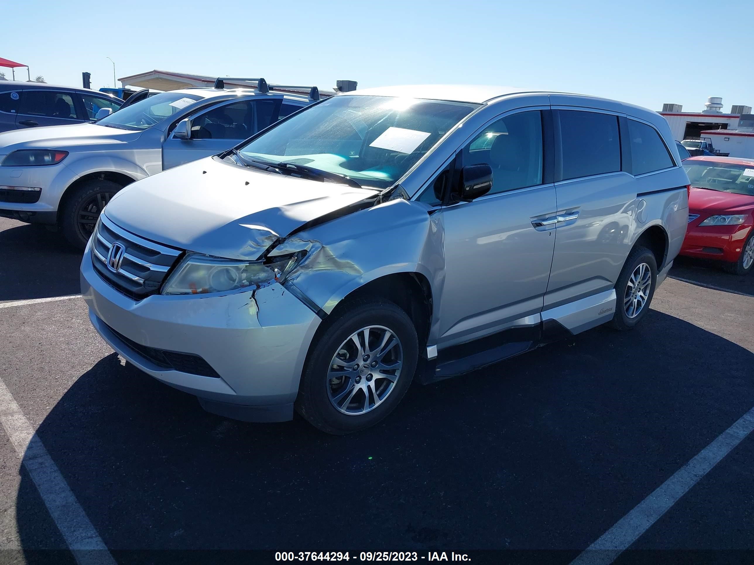 Photo 1 VIN: 5FNRL5H49CB105502 - HONDA ODYSSEY 