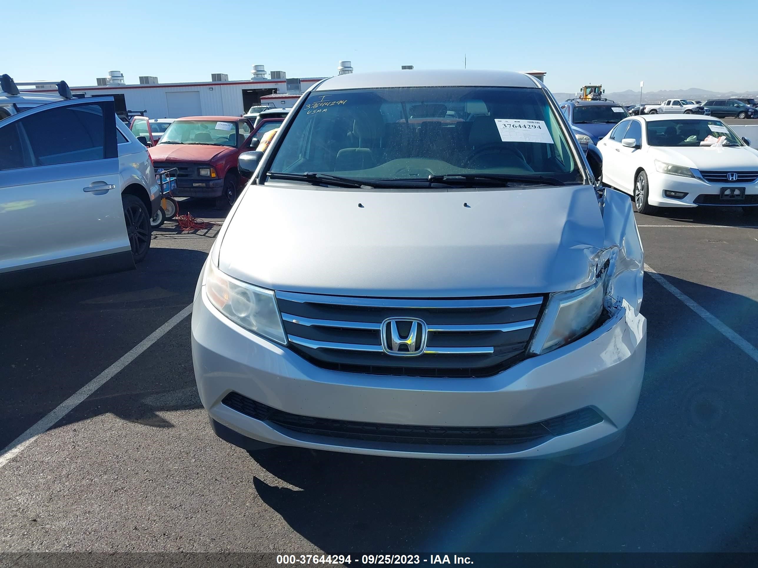 Photo 11 VIN: 5FNRL5H49CB105502 - HONDA ODYSSEY 