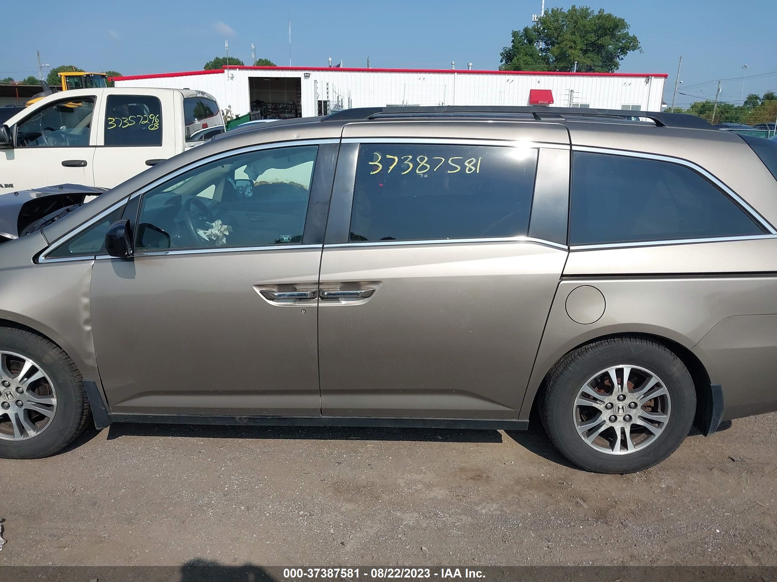 Photo 13 VIN: 5FNRL5H49CB106813 - HONDA ODYSSEY 