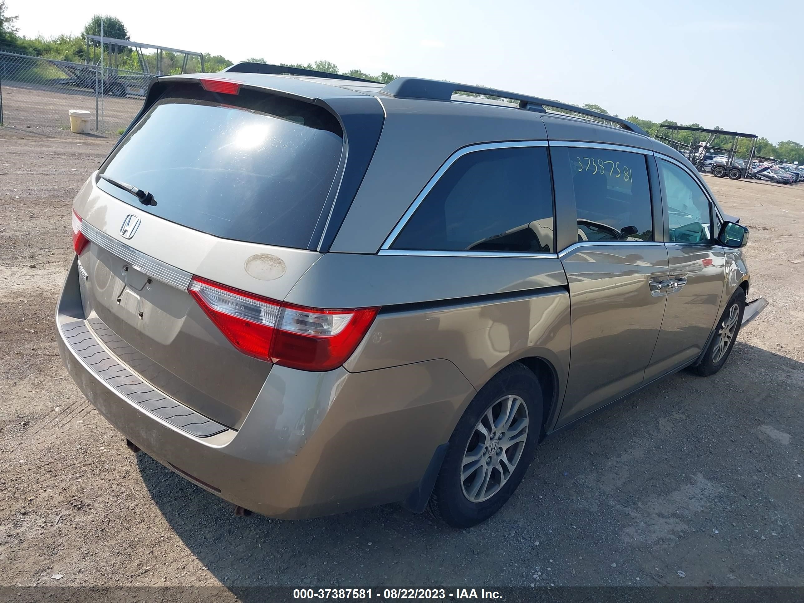 Photo 3 VIN: 5FNRL5H49CB106813 - HONDA ODYSSEY 