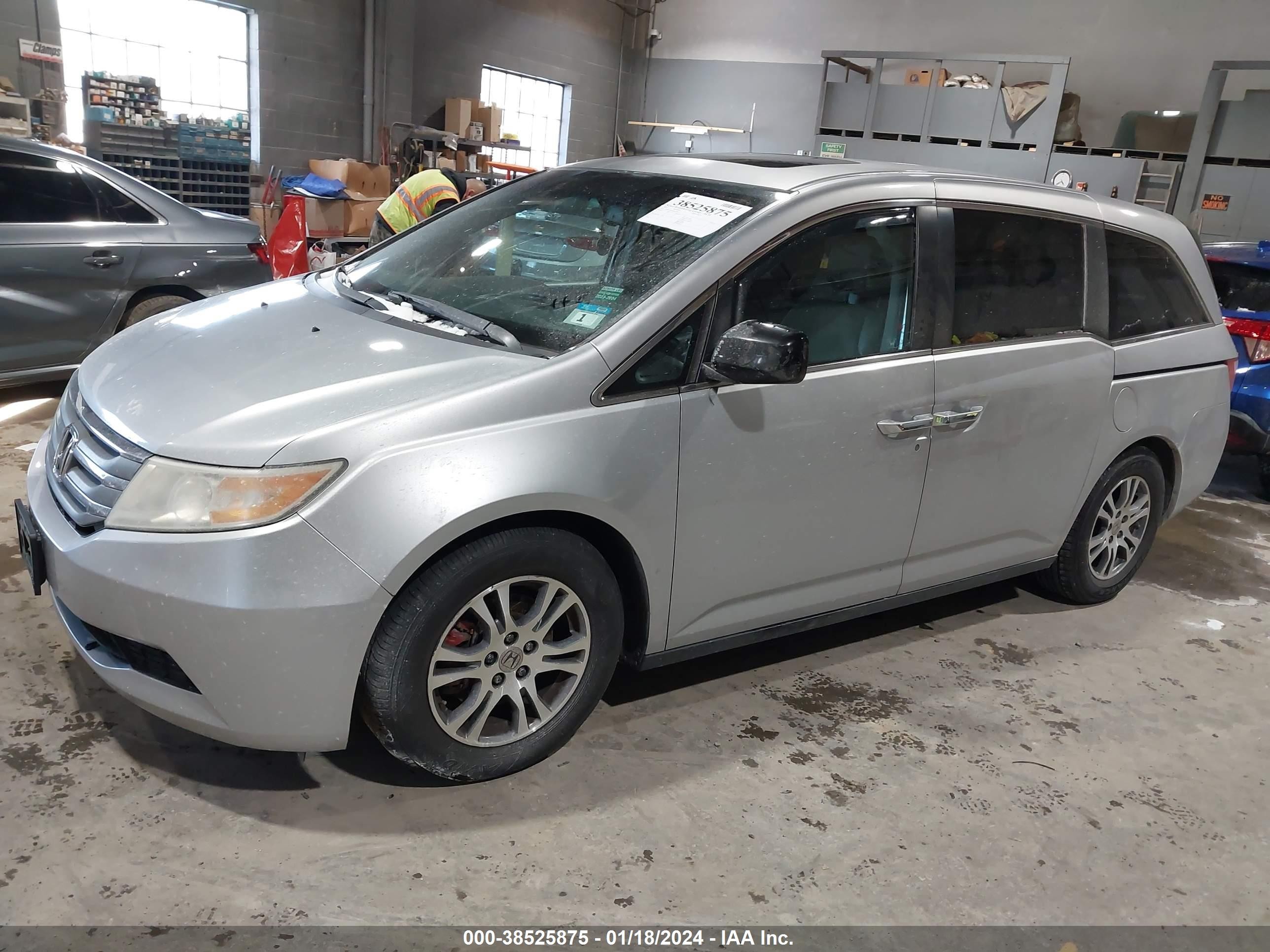 Photo 1 VIN: 5FNRL5H60BB021892 - HONDA ODYSSEY EX 