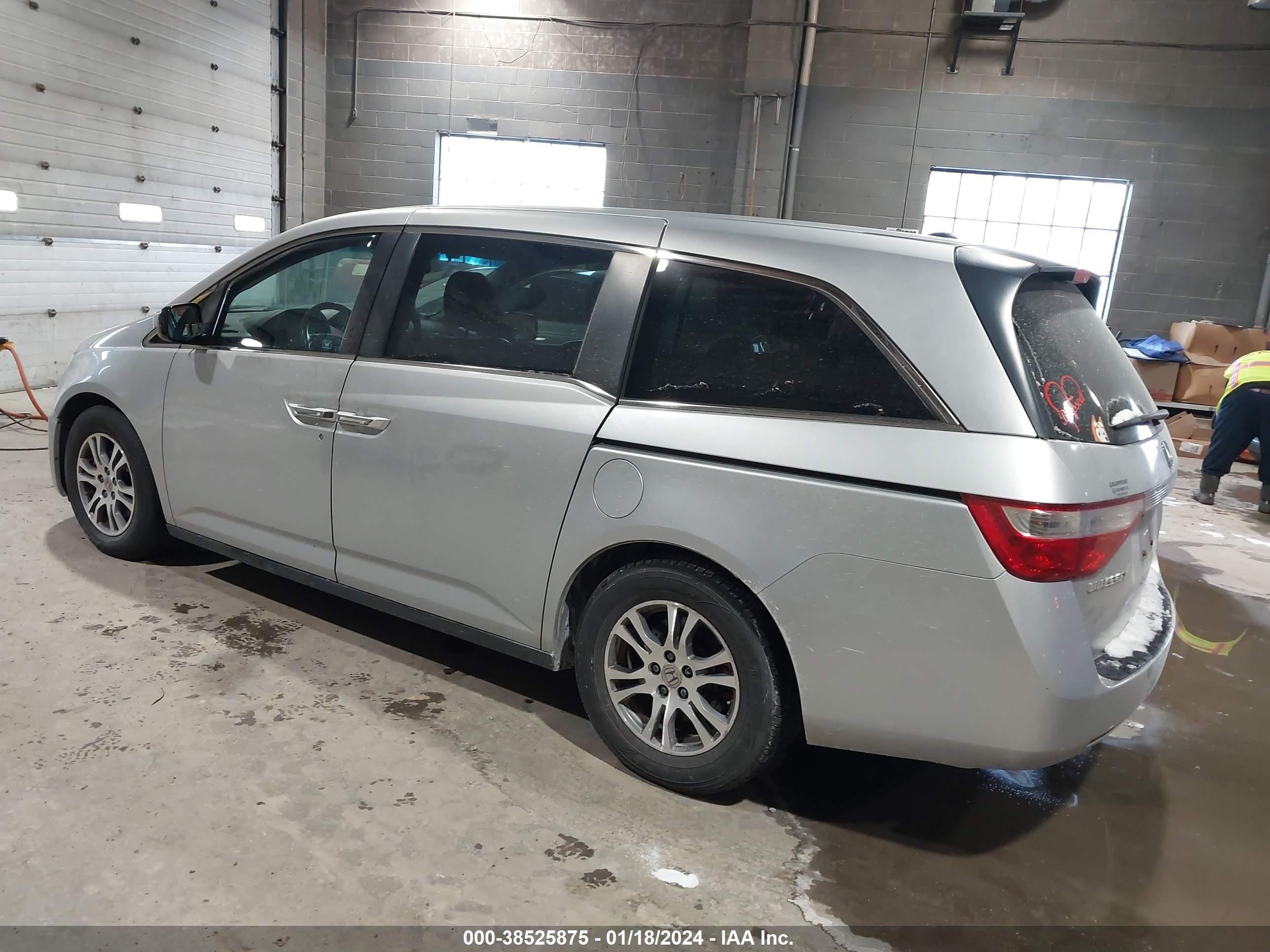 Photo 2 VIN: 5FNRL5H60BB021892 - HONDA ODYSSEY EX 