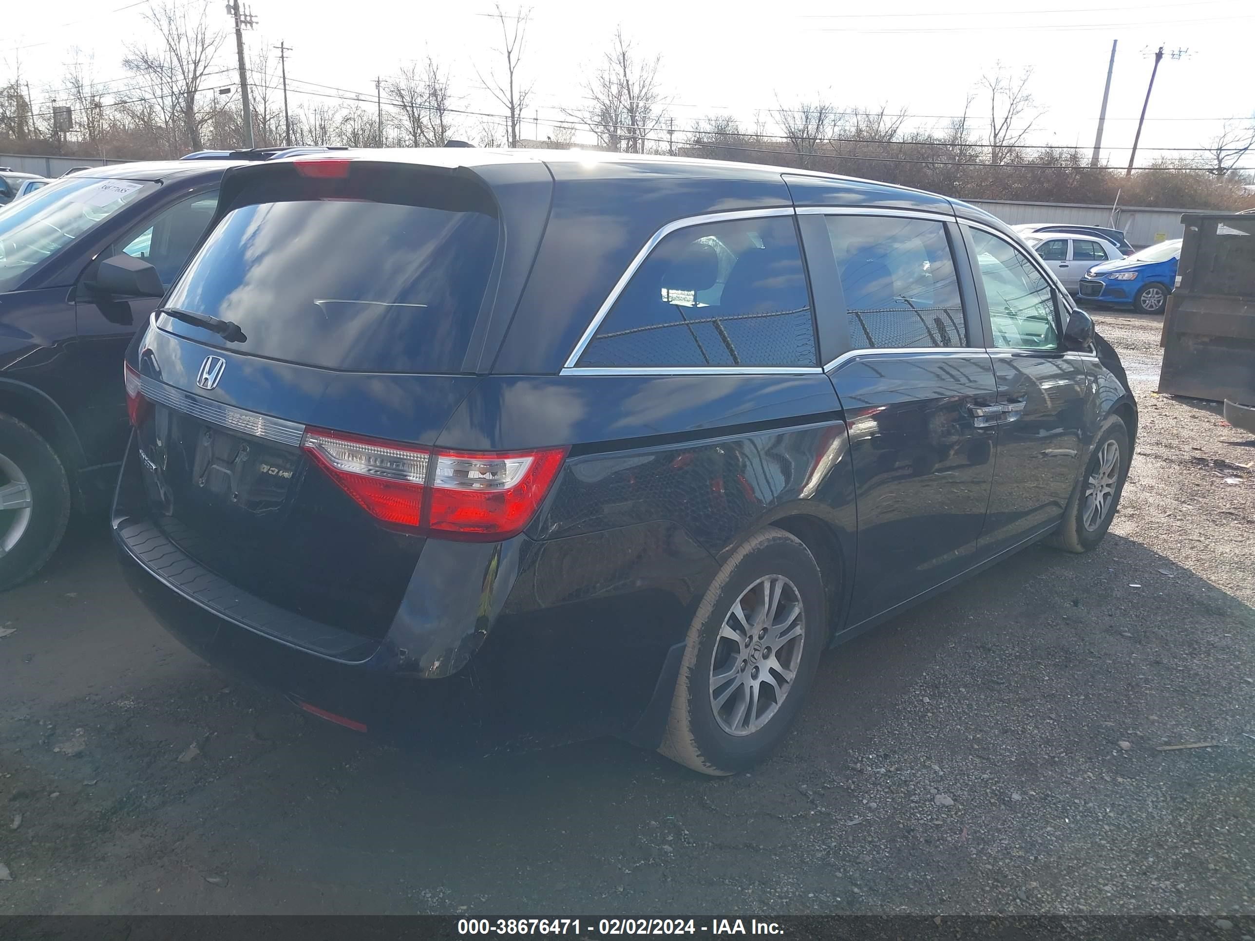 Photo 3 VIN: 5FNRL5H60CB118981 - HONDA ODYSSEY 