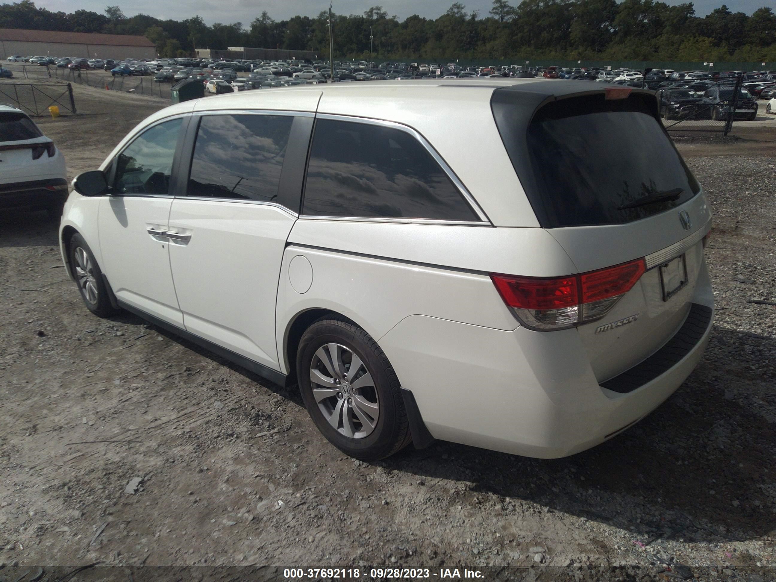 Photo 2 VIN: 5FNRL5H60FB008453 - HONDA ODYSSEY 