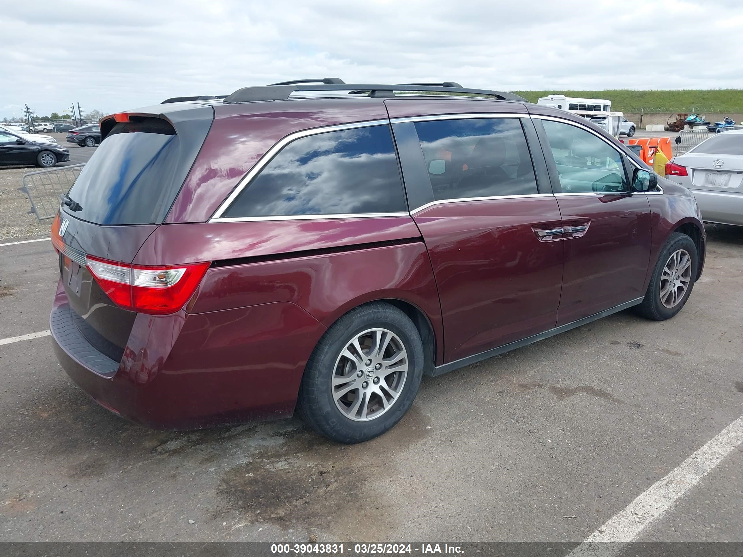 Photo 3 VIN: 5FNRL5H61BB034716 - HONDA ODYSSEY 