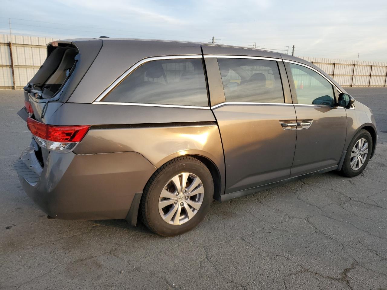 Photo 2 VIN: 5FNRL5H61GB044413 - HONDA ODYSSEY 