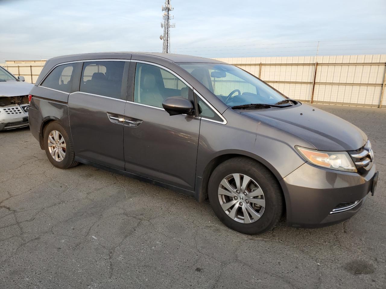 Photo 3 VIN: 5FNRL5H61GB044413 - HONDA ODYSSEY 