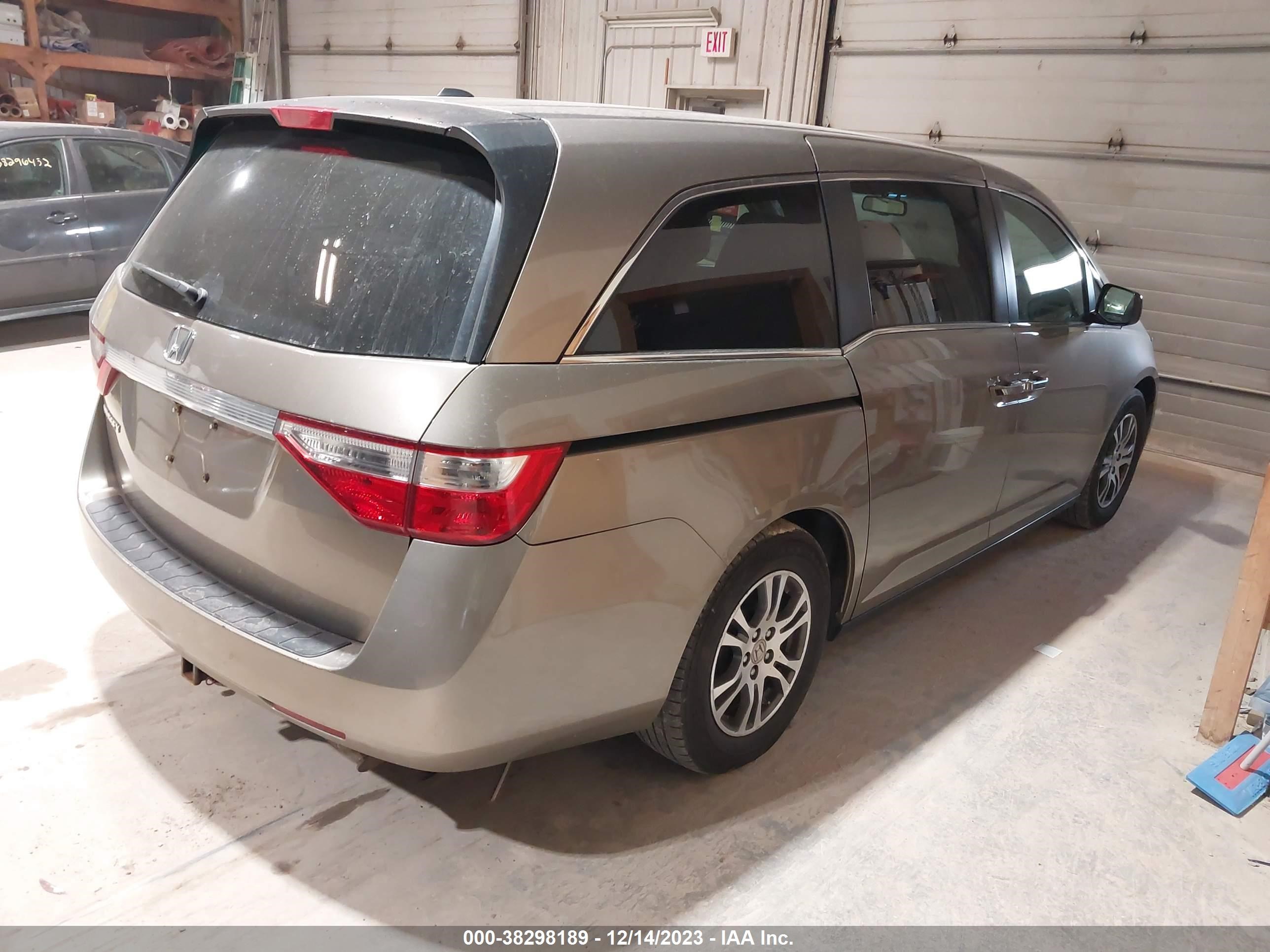 Photo 3 VIN: 5FNRL5H62BB027645 - HONDA ODYSSEY 