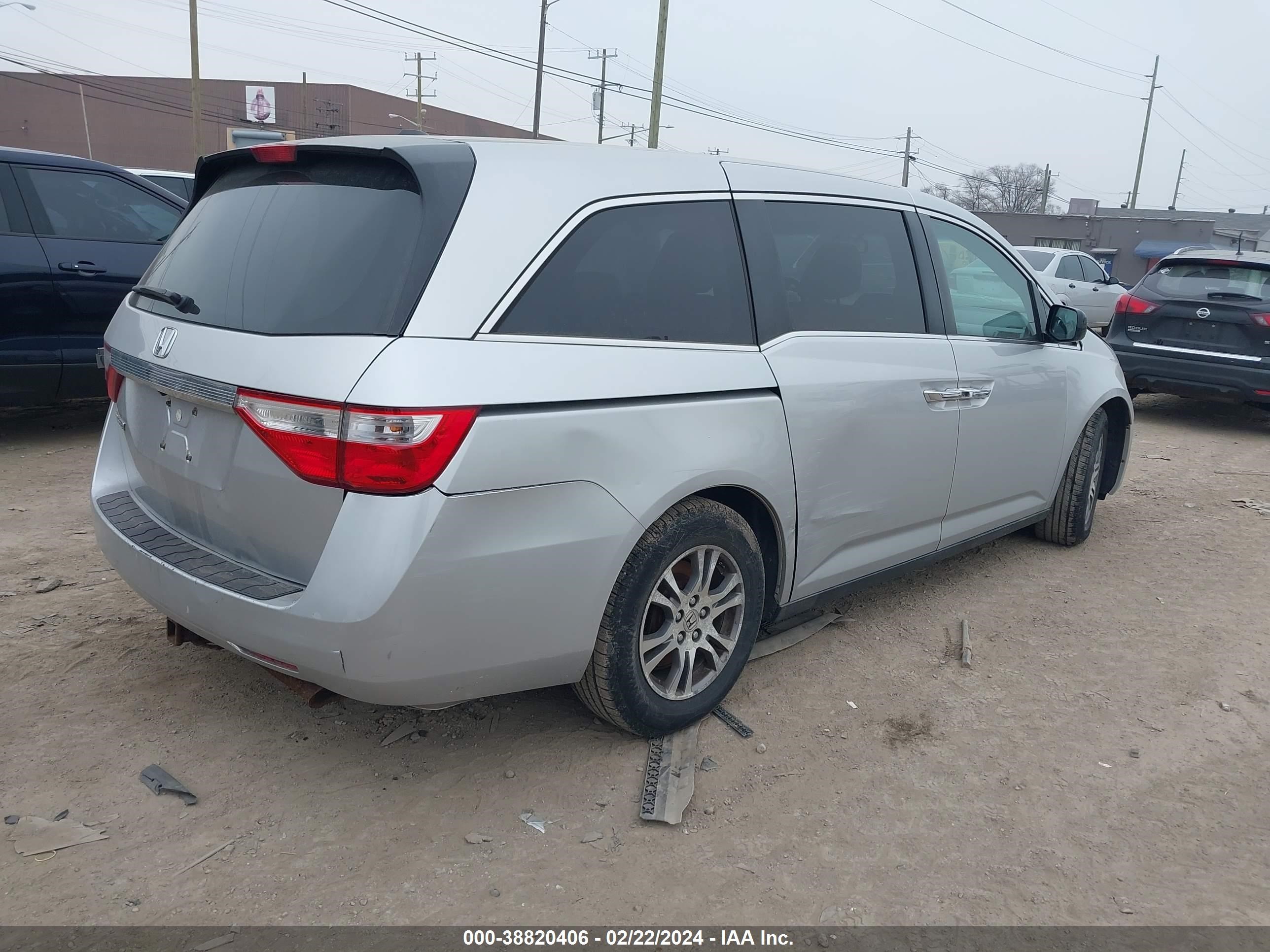 Photo 3 VIN: 5FNRL5H62CB078340 - HONDA ODYSSEY 