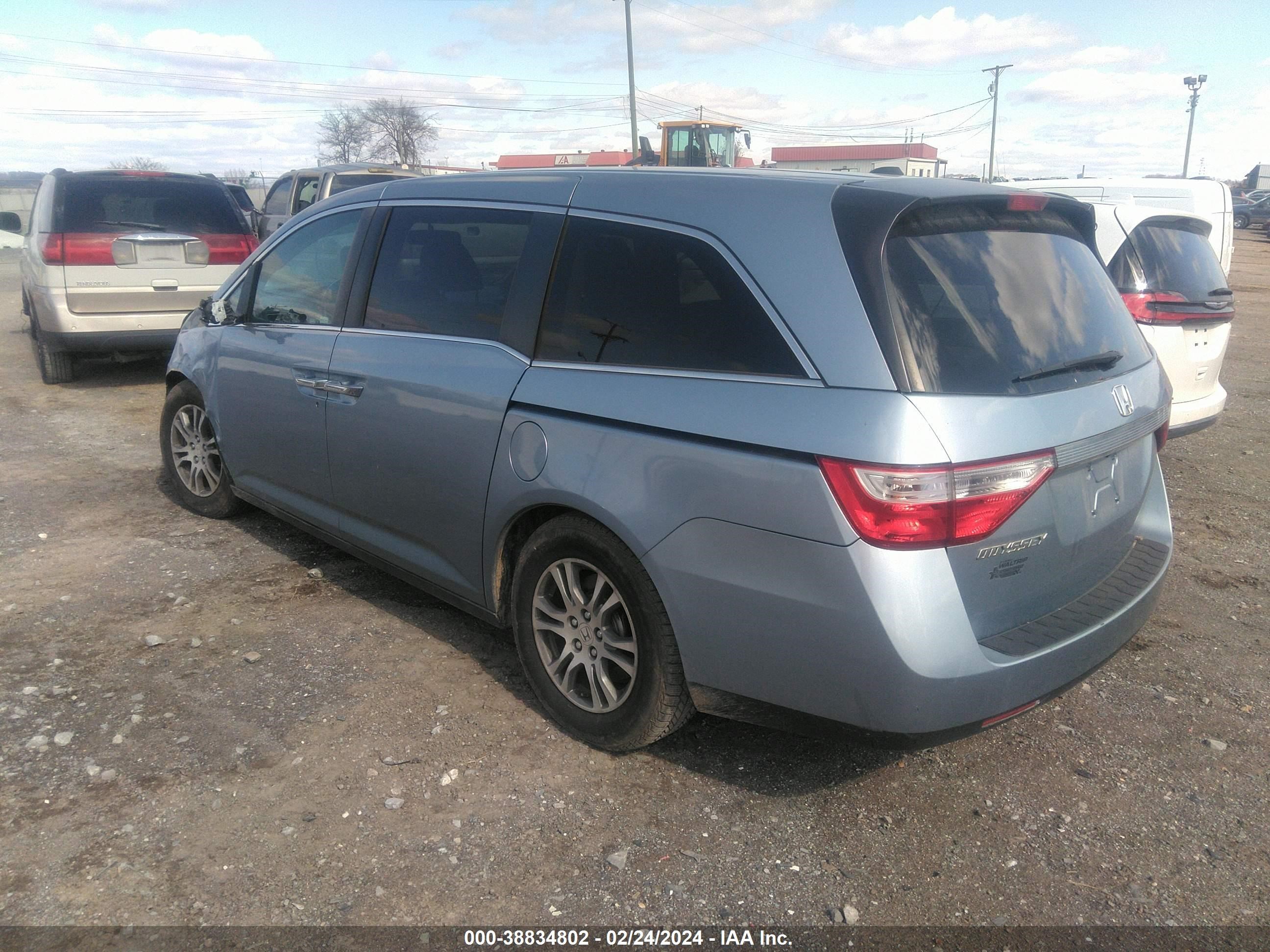 Photo 2 VIN: 5FNRL5H62DB040673 - HONDA ODYSSEY 