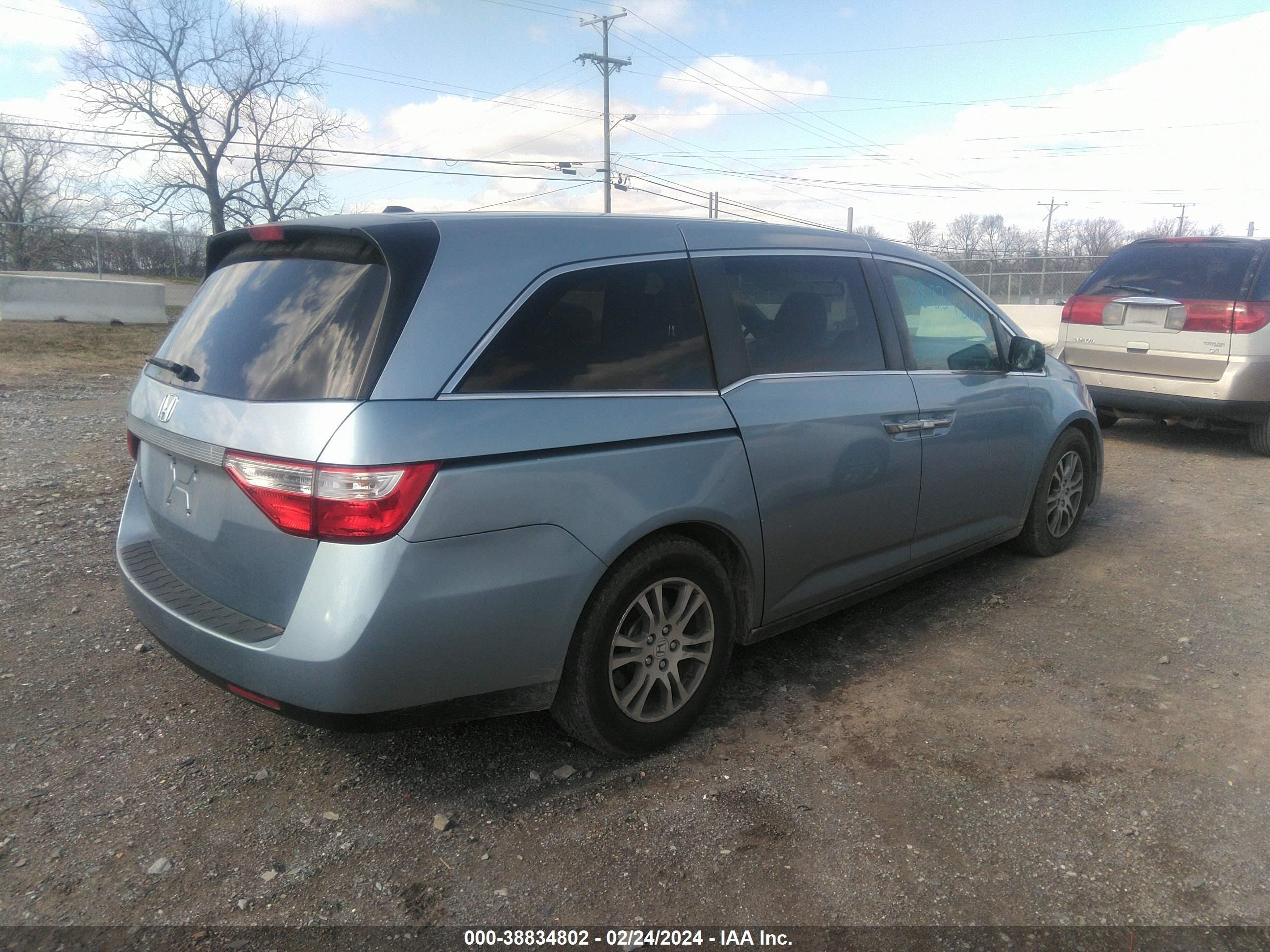 Photo 3 VIN: 5FNRL5H62DB040673 - HONDA ODYSSEY 