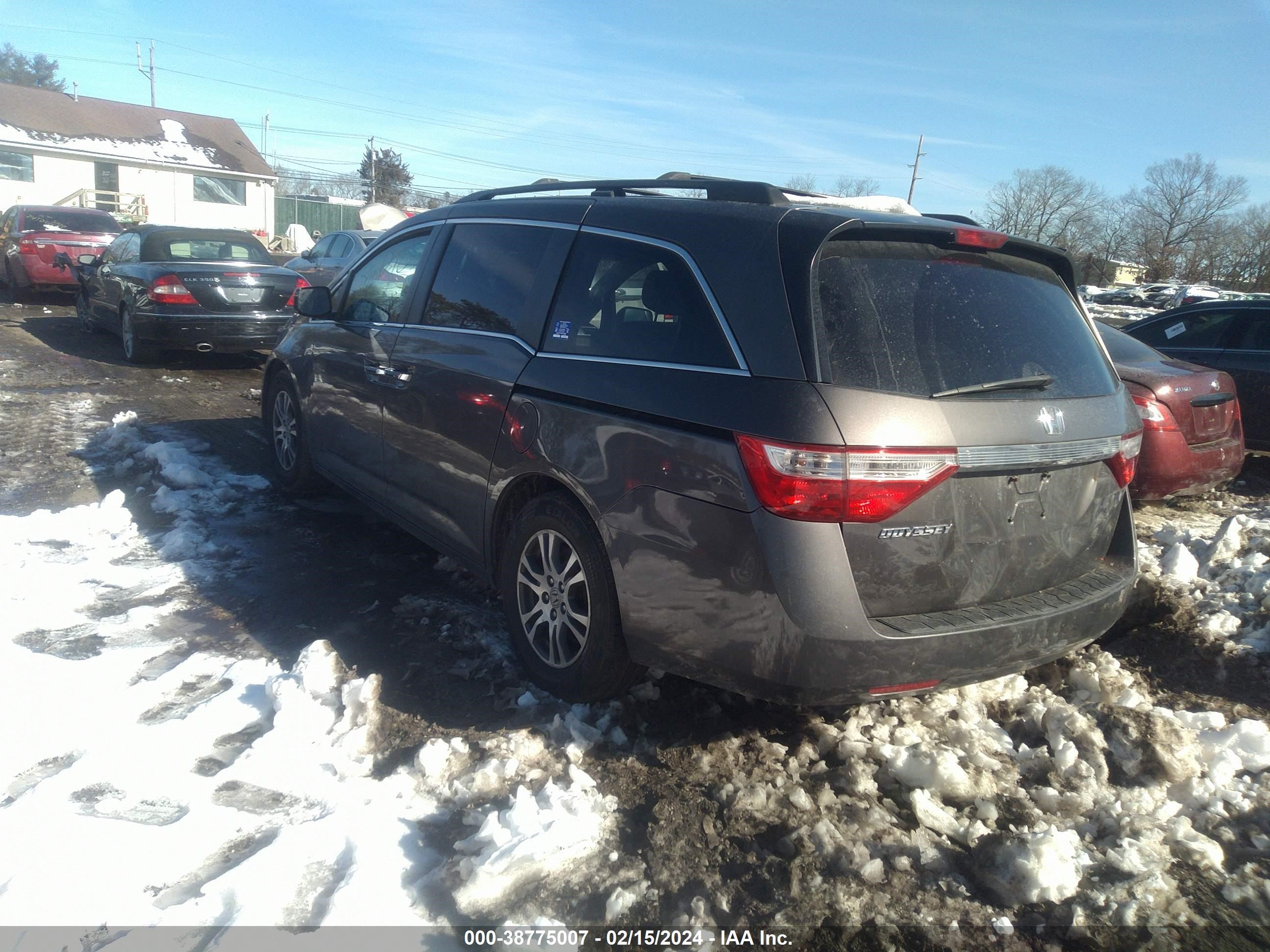 Photo 2 VIN: 5FNRL5H63BB018128 - HONDA ODYSSEY 