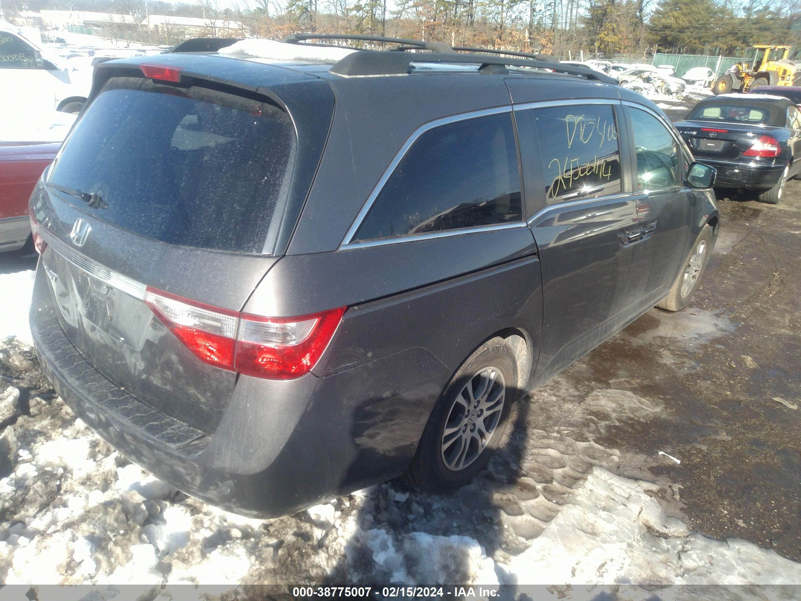 Photo 3 VIN: 5FNRL5H63BB018128 - HONDA ODYSSEY 