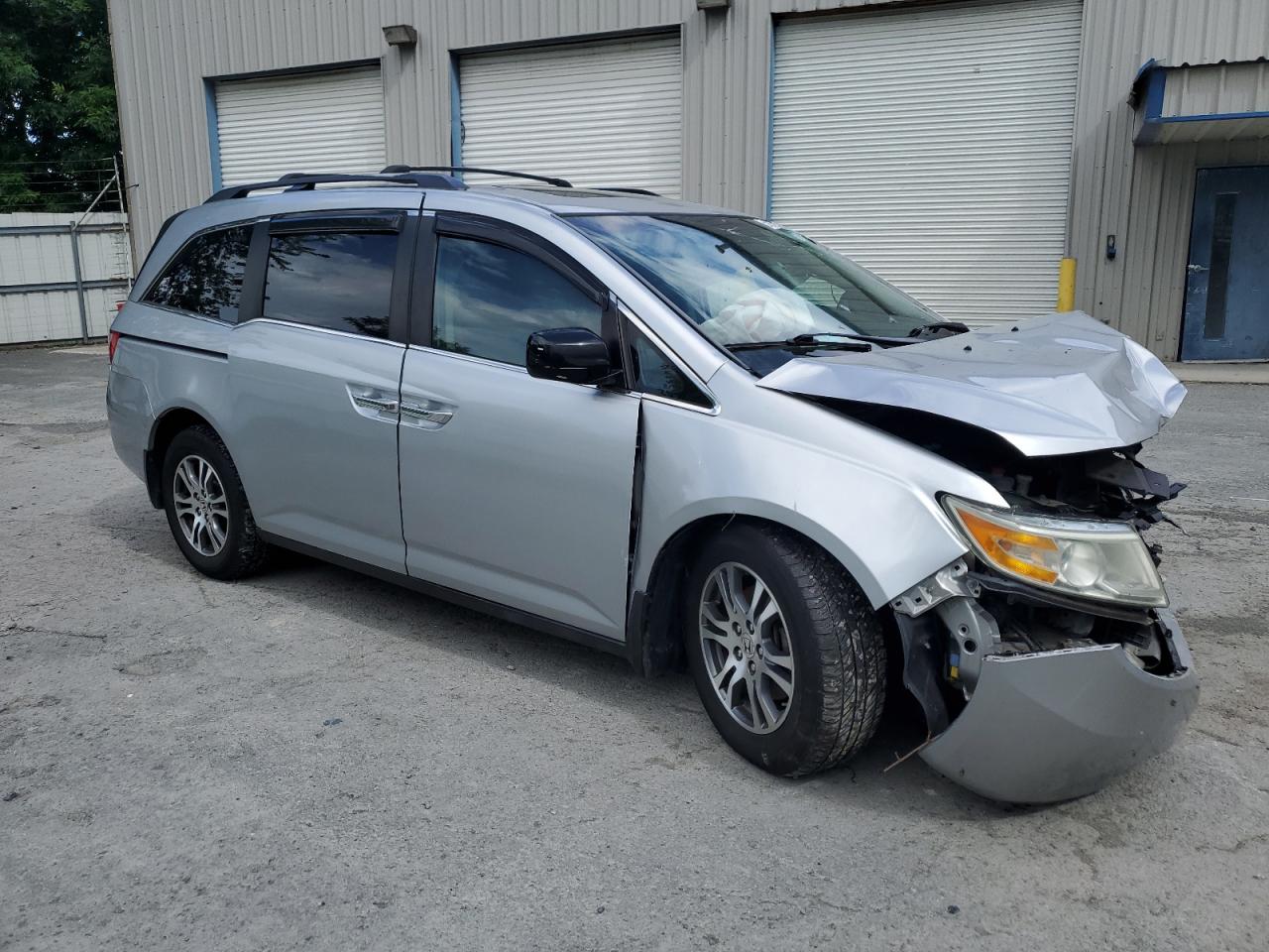 Photo 3 VIN: 5FNRL5H63BB045863 - HONDA ODYSSEY 