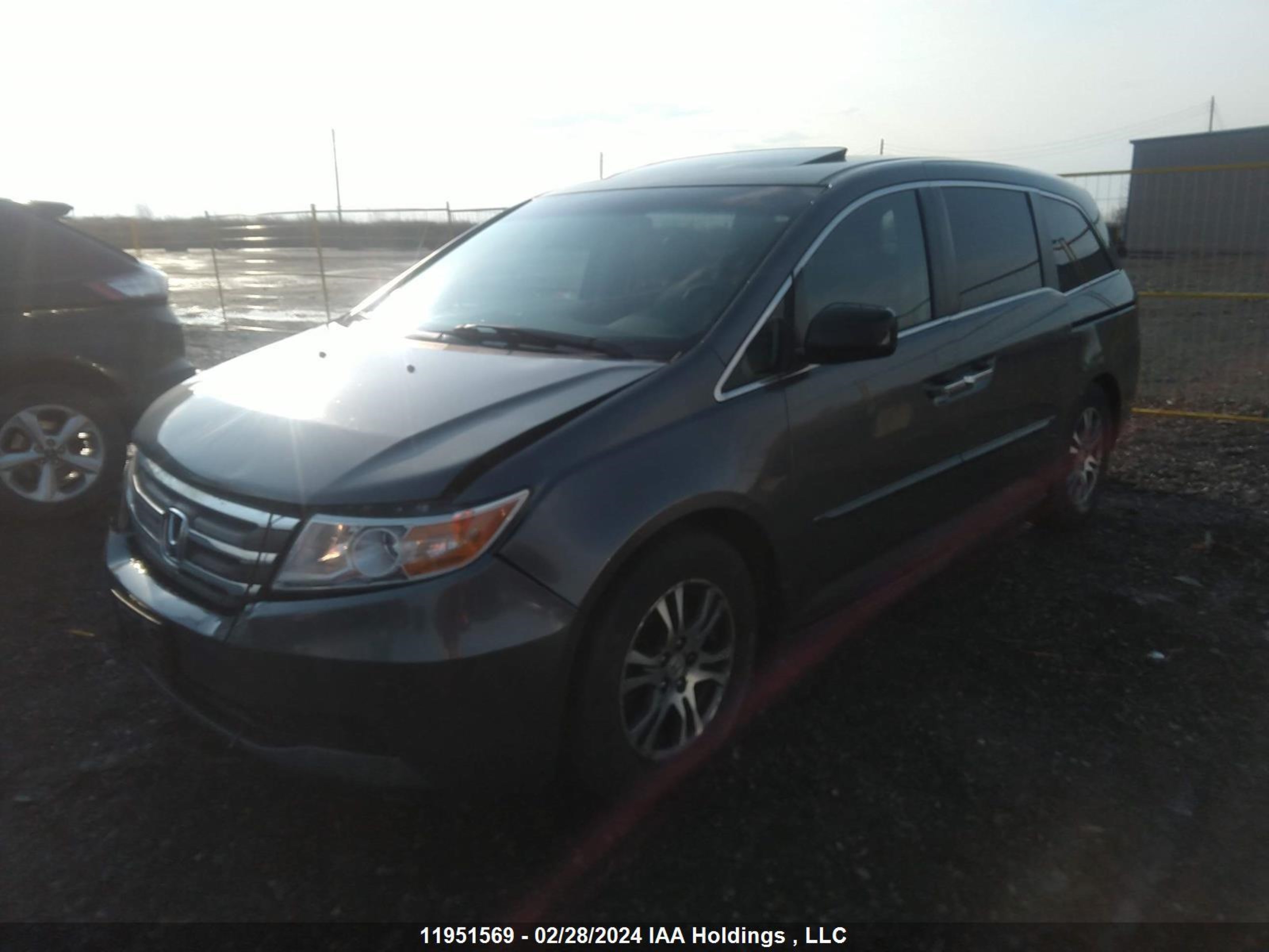 Photo 1 VIN: 5FNRL5H63BB505538 - HONDA ODYSSEY 