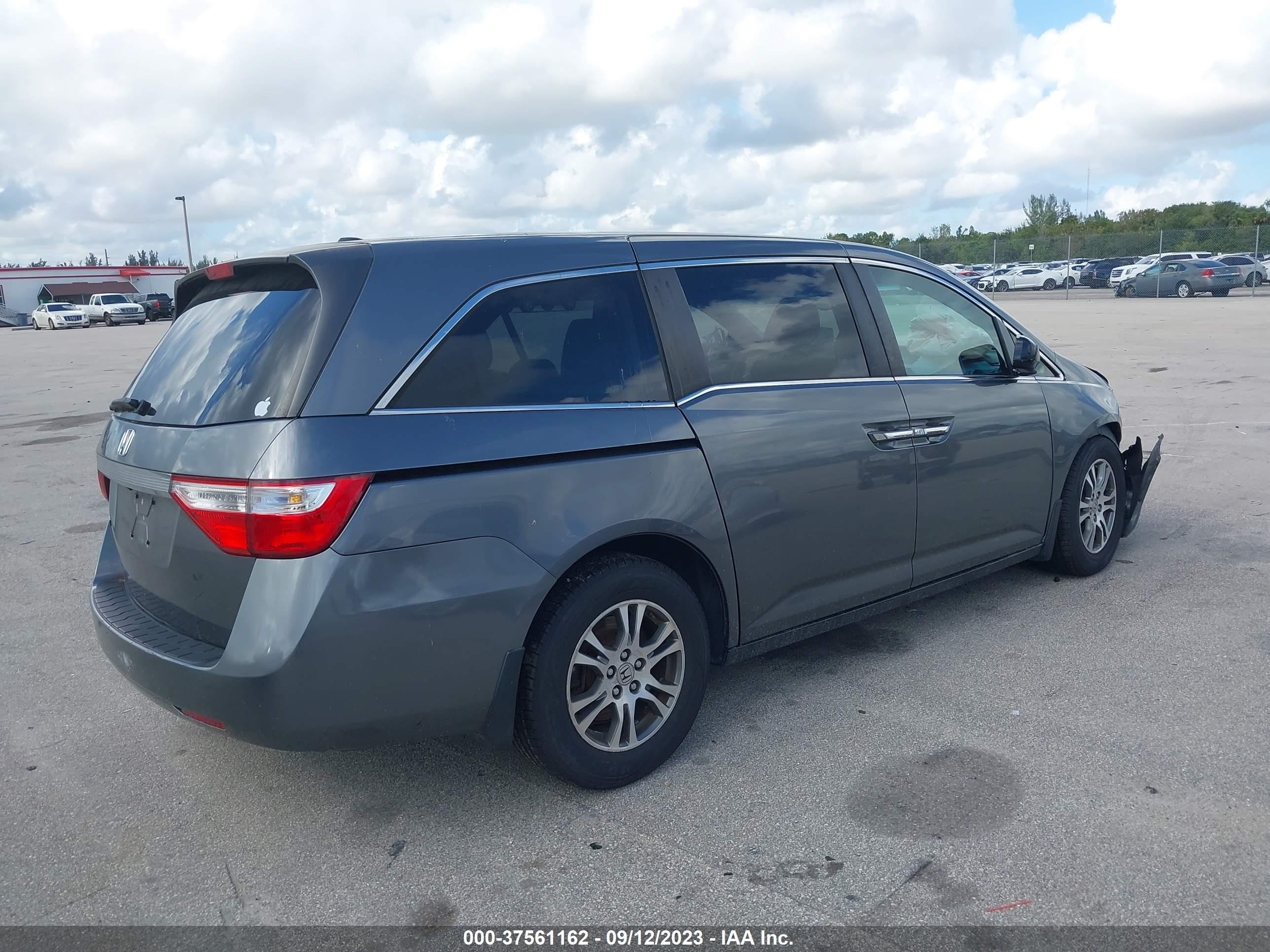 Photo 3 VIN: 5FNRL5H65CB145917 - HONDA ODYSSEY 