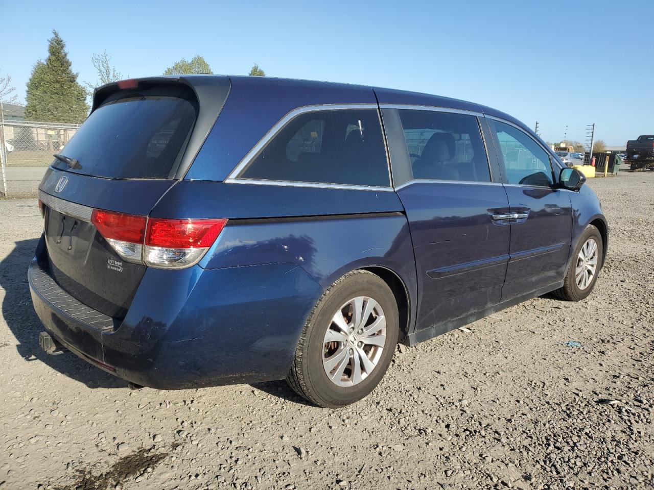 Photo 2 VIN: 5FNRL5H65EB107090 - HONDA ODYSSEY 