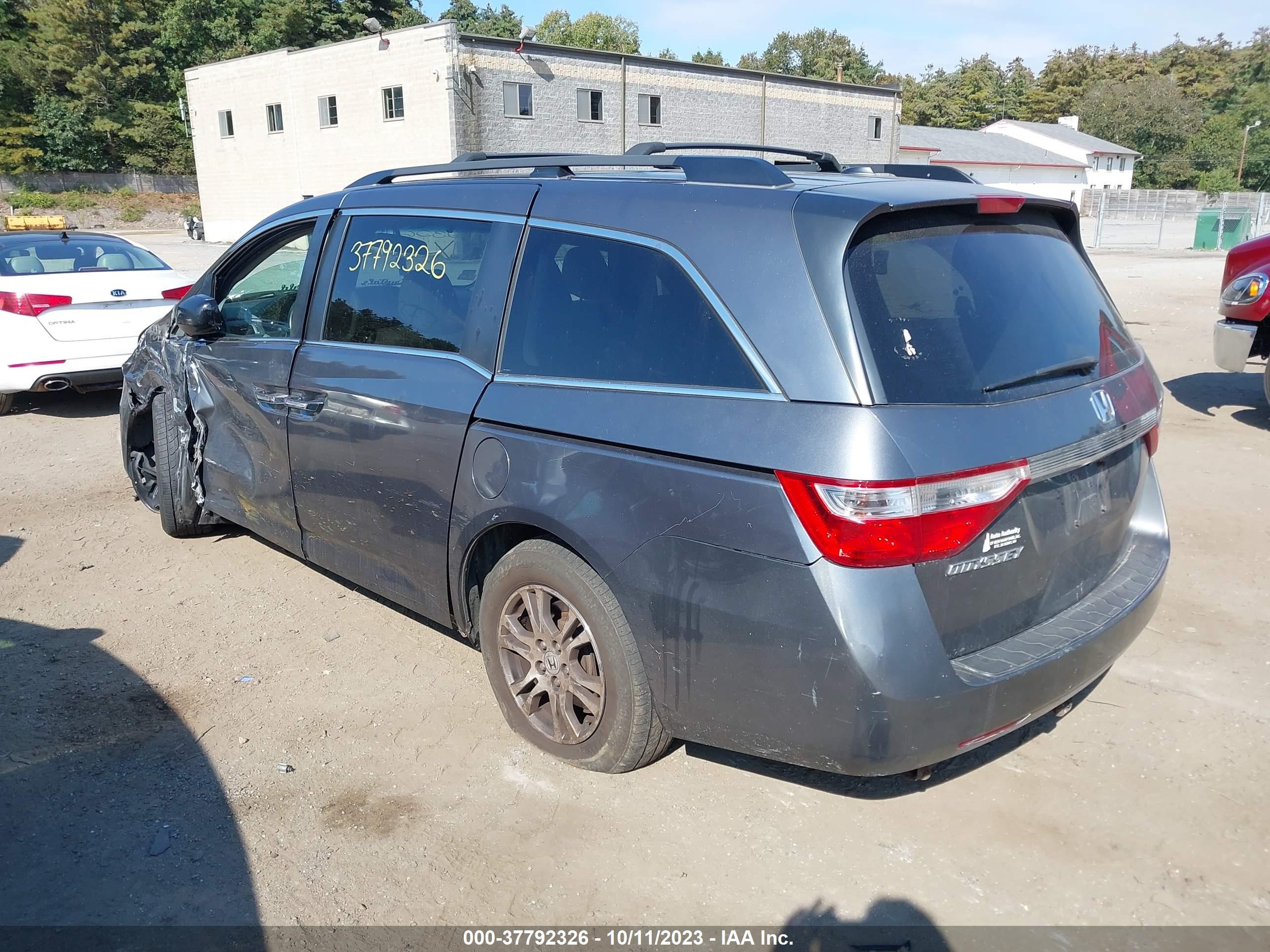 Photo 2 VIN: 5FNRL5H66BB024733 - HONDA ODYSSEY 