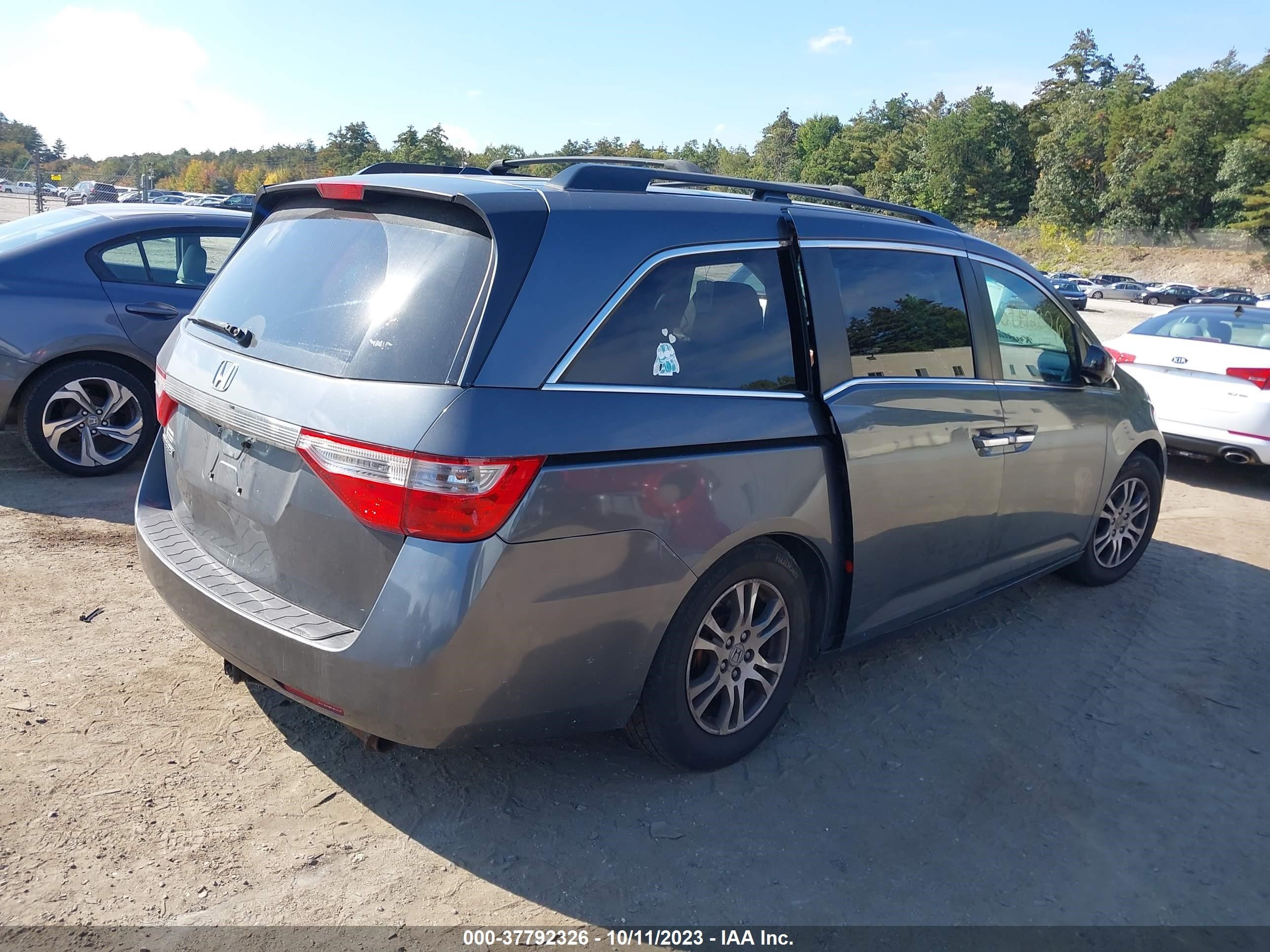 Photo 3 VIN: 5FNRL5H66BB024733 - HONDA ODYSSEY 