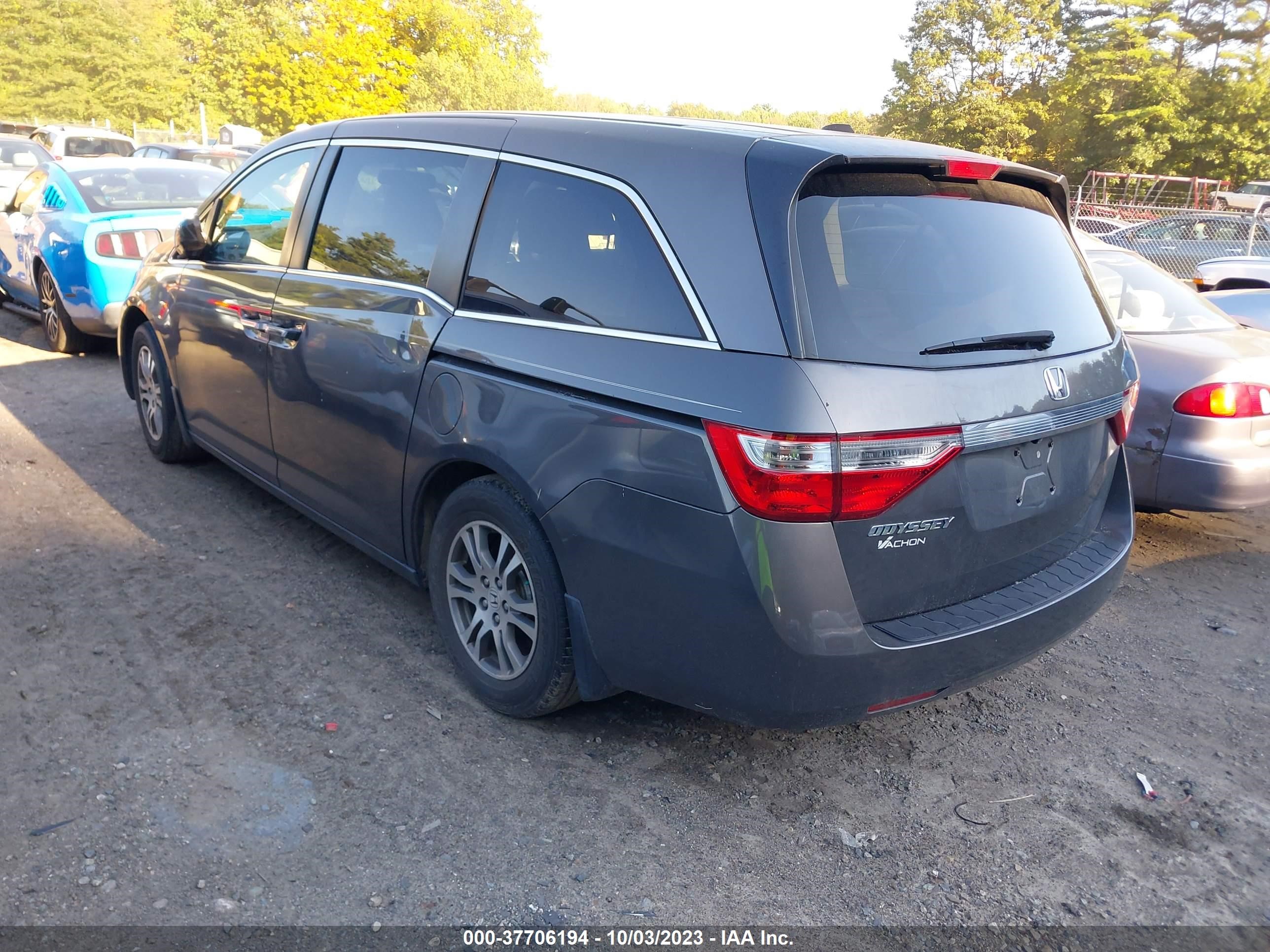 Photo 2 VIN: 5FNRL5H66BB091851 - HONDA ODYSSEY 