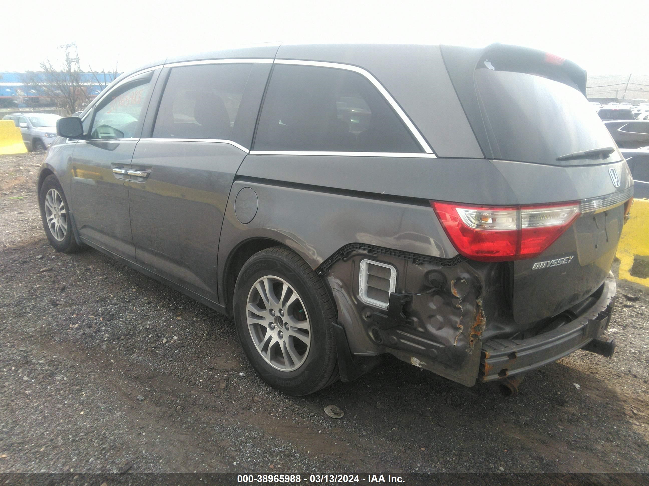 Photo 2 VIN: 5FNRL5H67BB067302 - HONDA ODYSSEY 