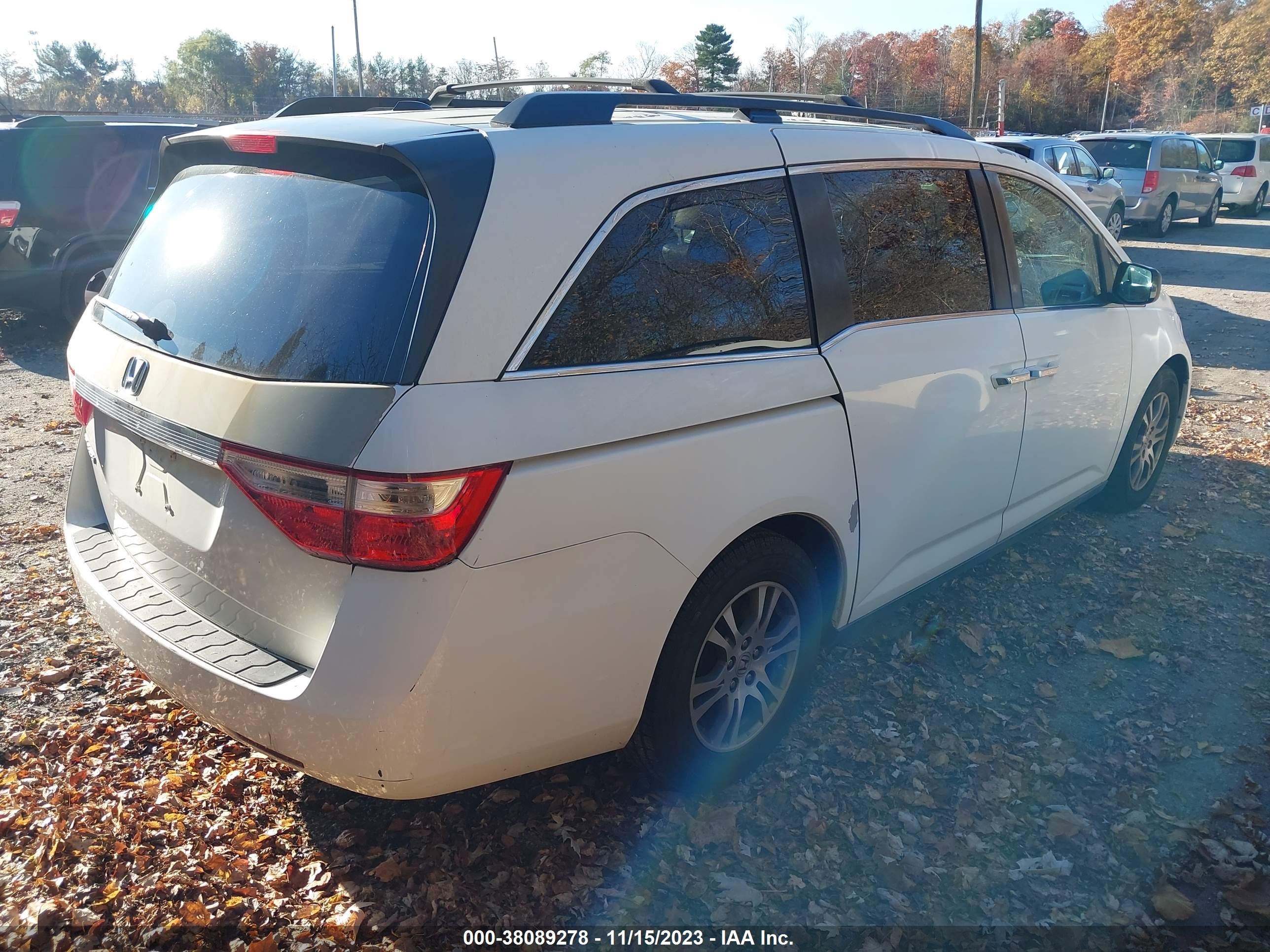 Photo 3 VIN: 5FNRL5H67CB044930 - HONDA ODYSSEY 