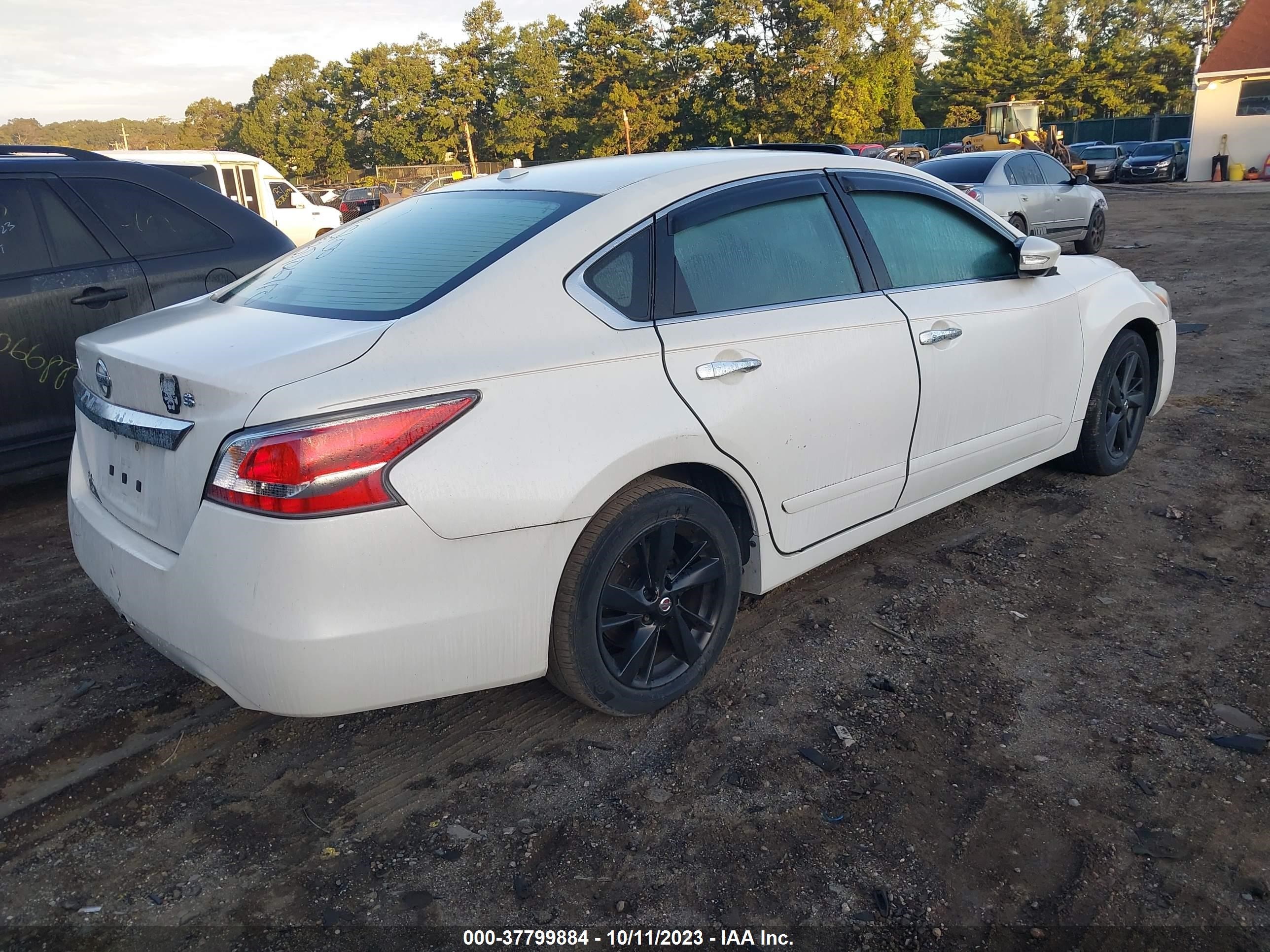 Photo 3 VIN: 5FNRL5H67FB066835 - NISSAN ALTIMA 