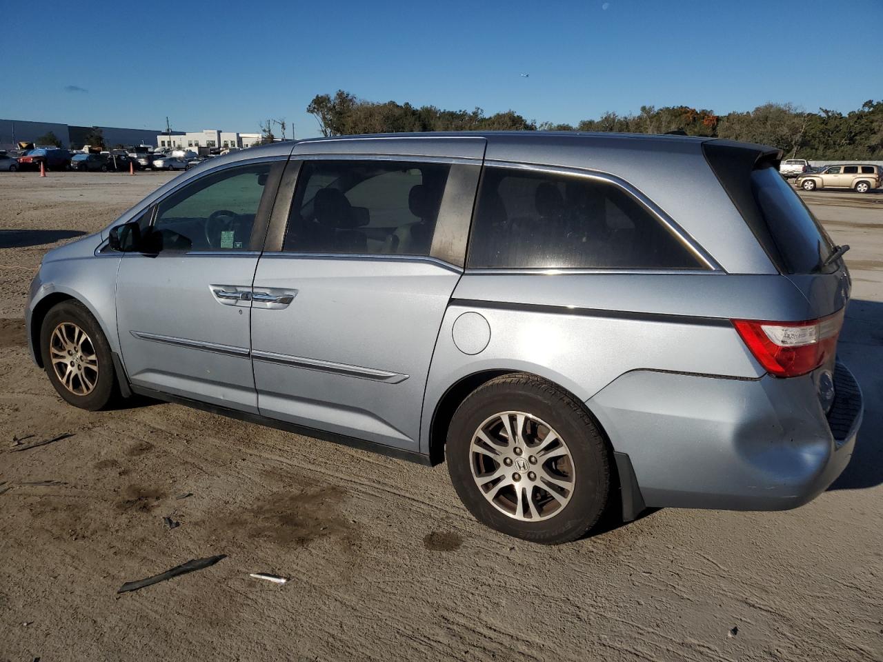 Photo 1 VIN: 5FNRL5H68BB051108 - HONDA ODYSSEY 