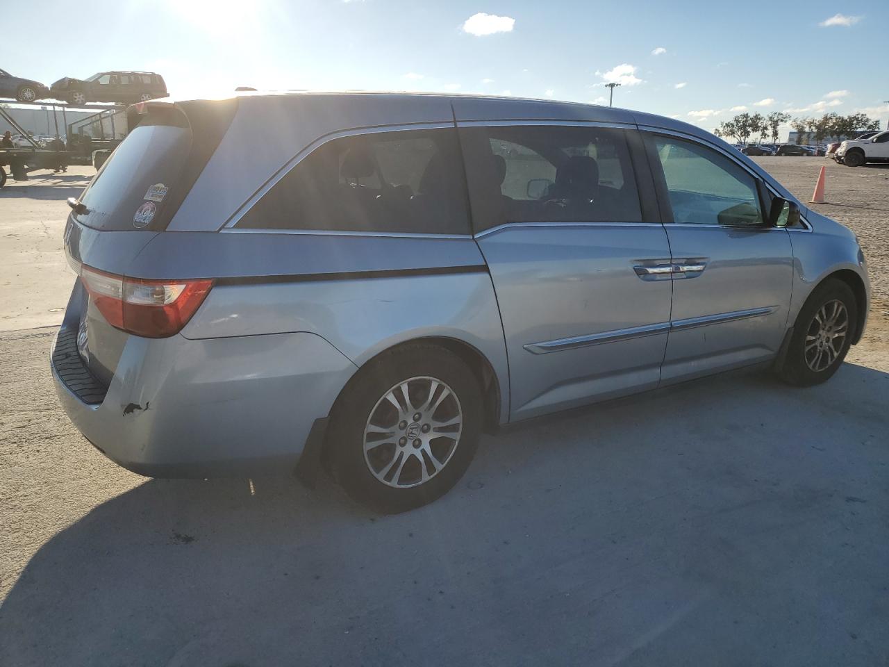 Photo 2 VIN: 5FNRL5H68BB051108 - HONDA ODYSSEY 