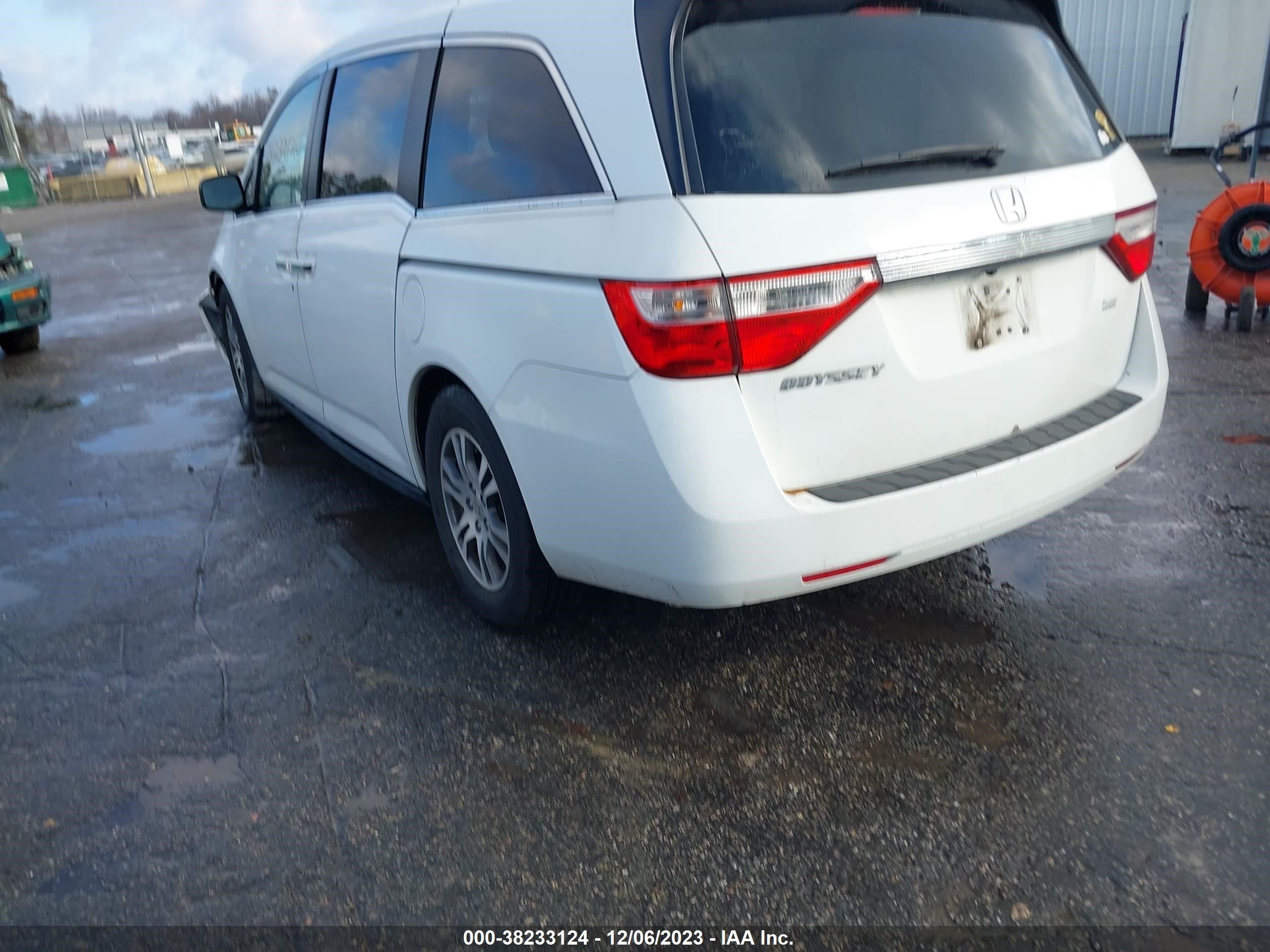 Photo 2 VIN: 5FNRL5H68CB057086 - HONDA ODYSSEY 