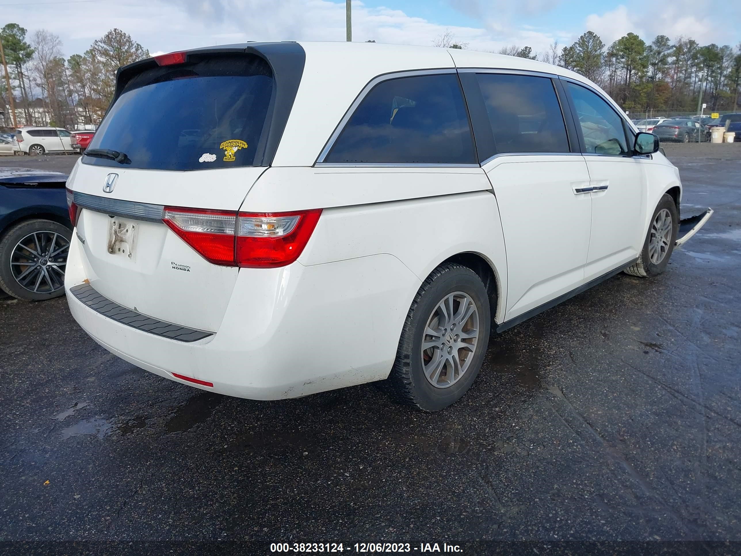 Photo 3 VIN: 5FNRL5H68CB057086 - HONDA ODYSSEY 