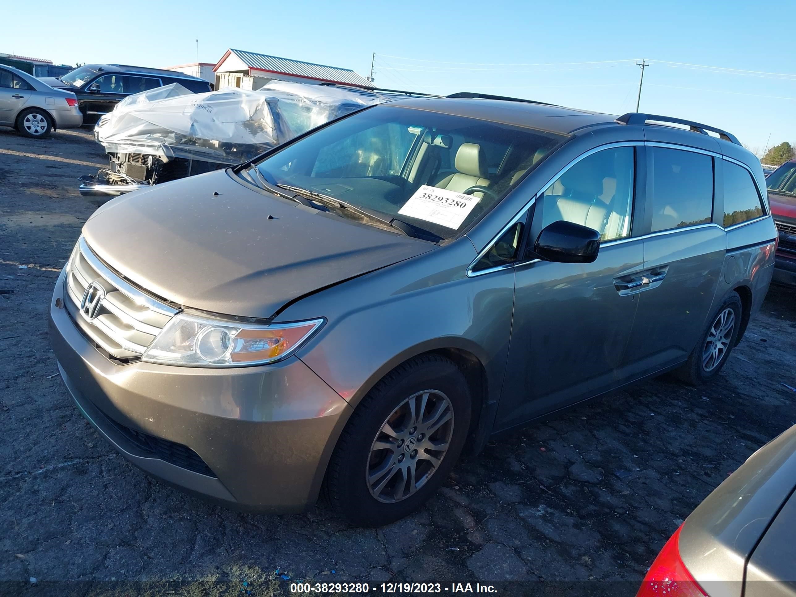 Photo 1 VIN: 5FNRL5H68CB058156 - HONDA ODYSSEY 