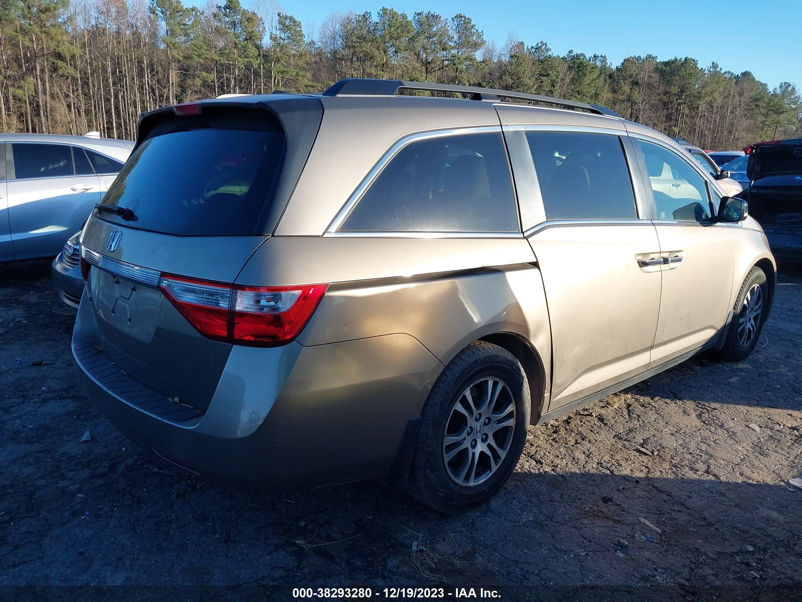 Photo 3 VIN: 5FNRL5H68CB058156 - HONDA ODYSSEY 