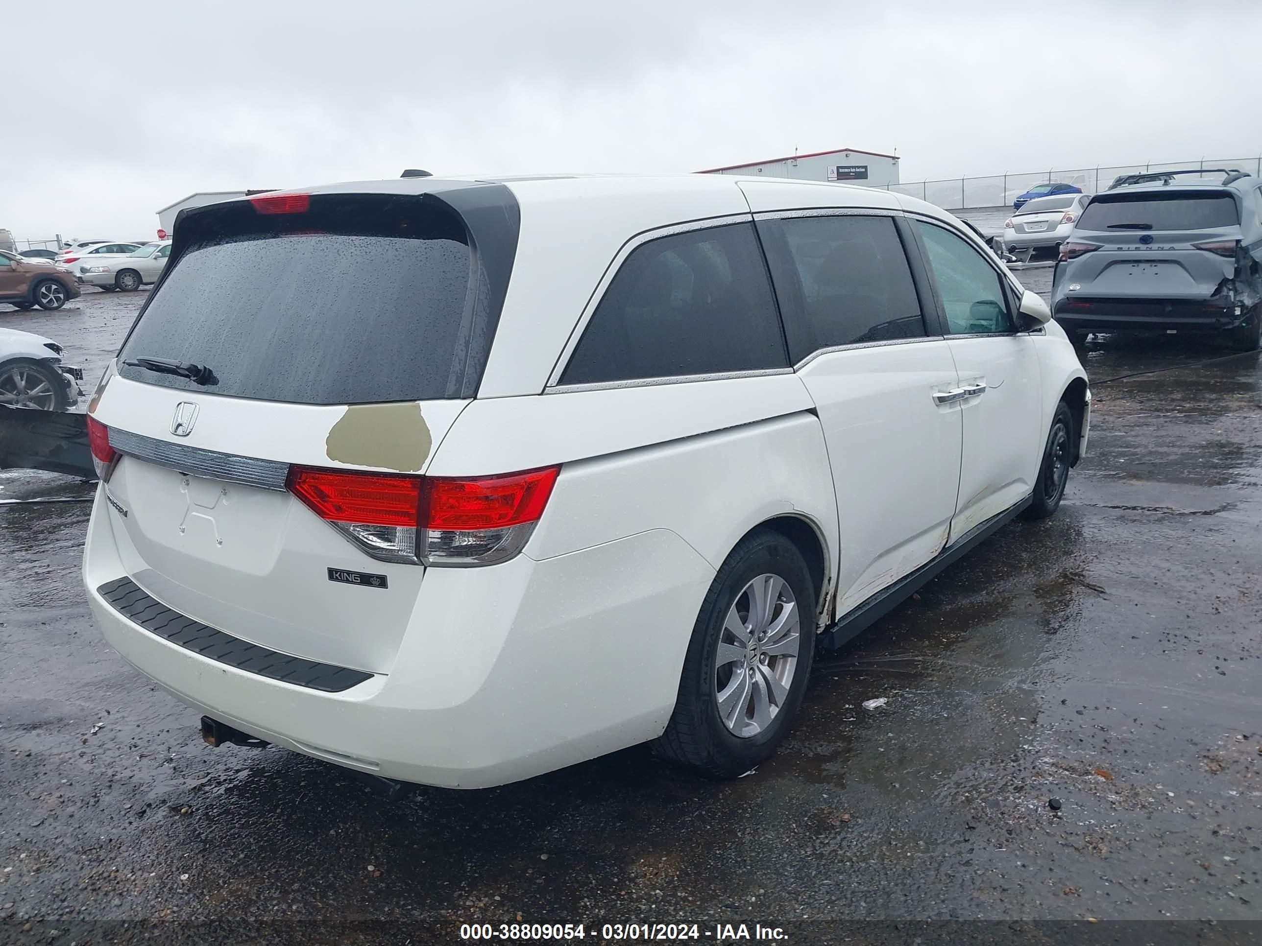 Photo 3 VIN: 5FNRL5H68EB126300 - HONDA ODYSSEY 