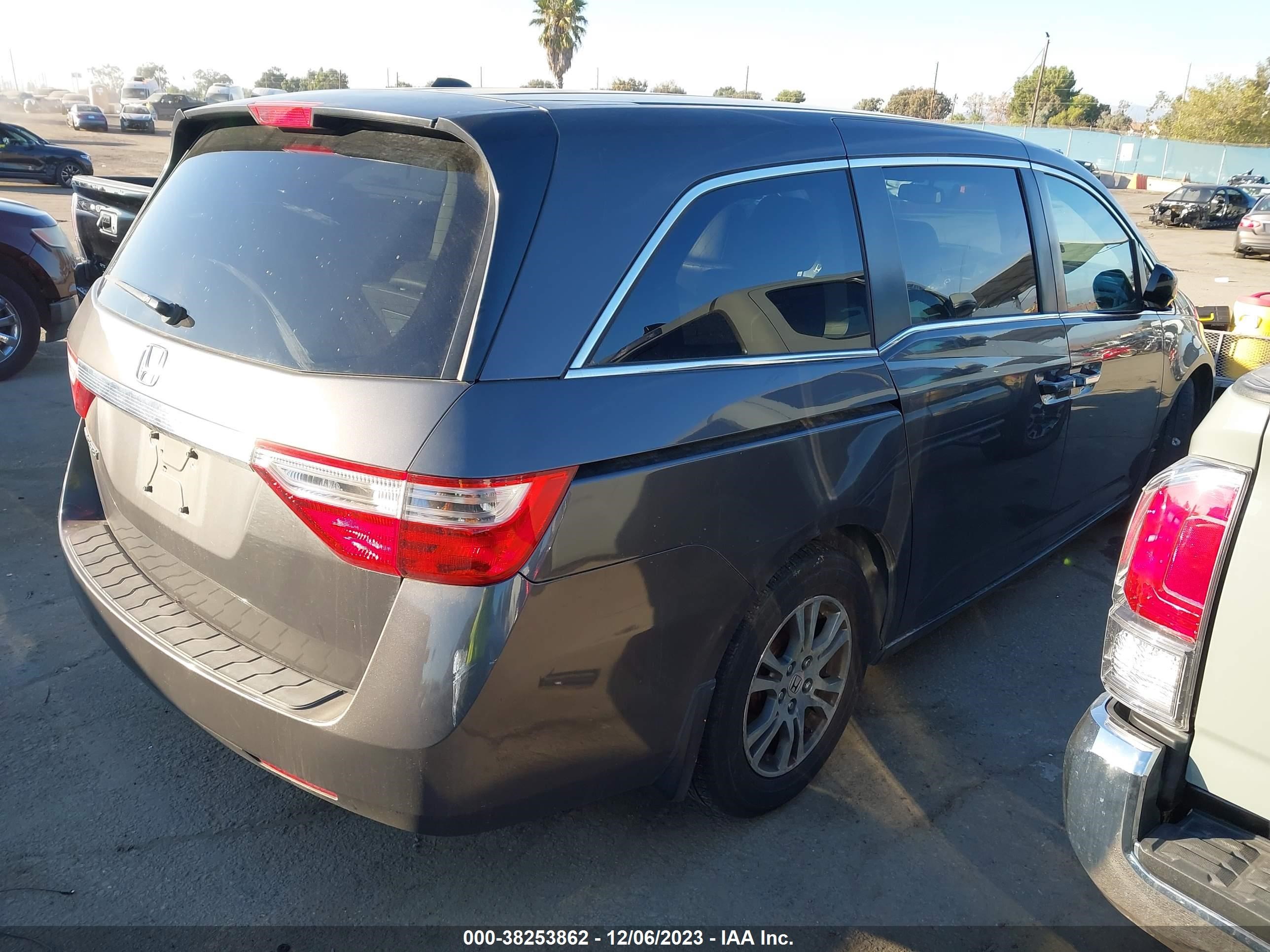 Photo 3 VIN: 5FNRL5H69CB118784 - HONDA ODYSSEY 