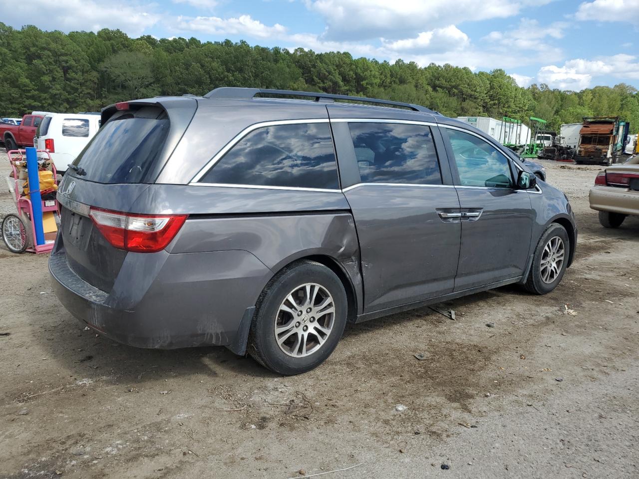 Photo 2 VIN: 5FNRL5H6XBB064703 - HONDA ODYSSEY 