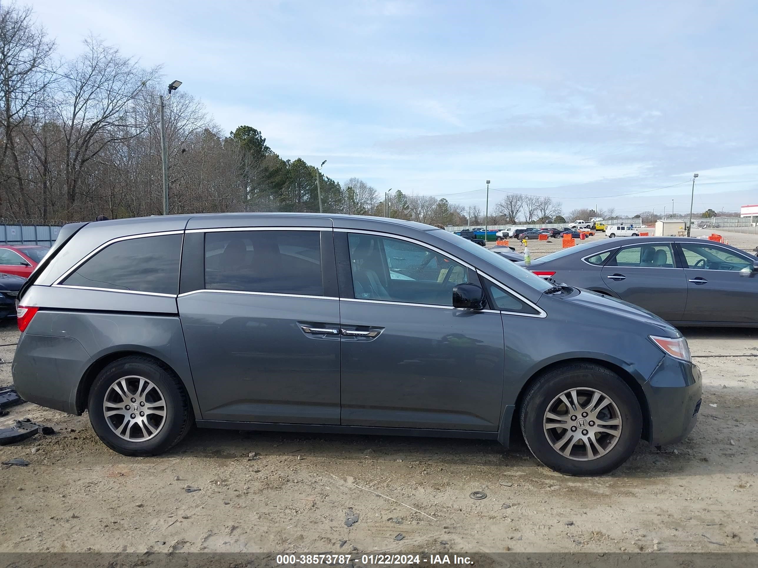 Photo 13 VIN: 5FNRL5H6XBB103175 - HONDA ODYSSEY 