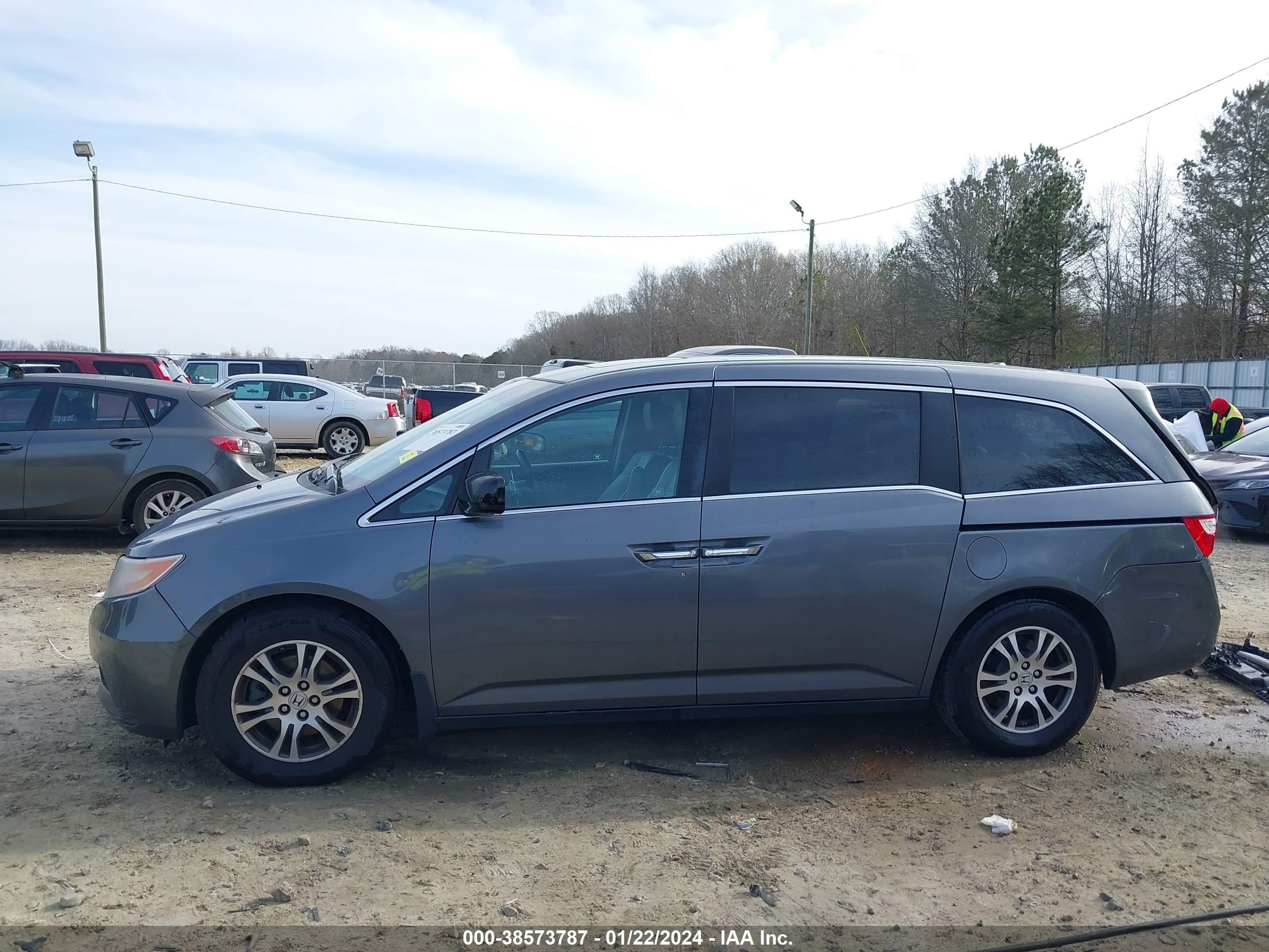 Photo 14 VIN: 5FNRL5H6XBB103175 - HONDA ODYSSEY 