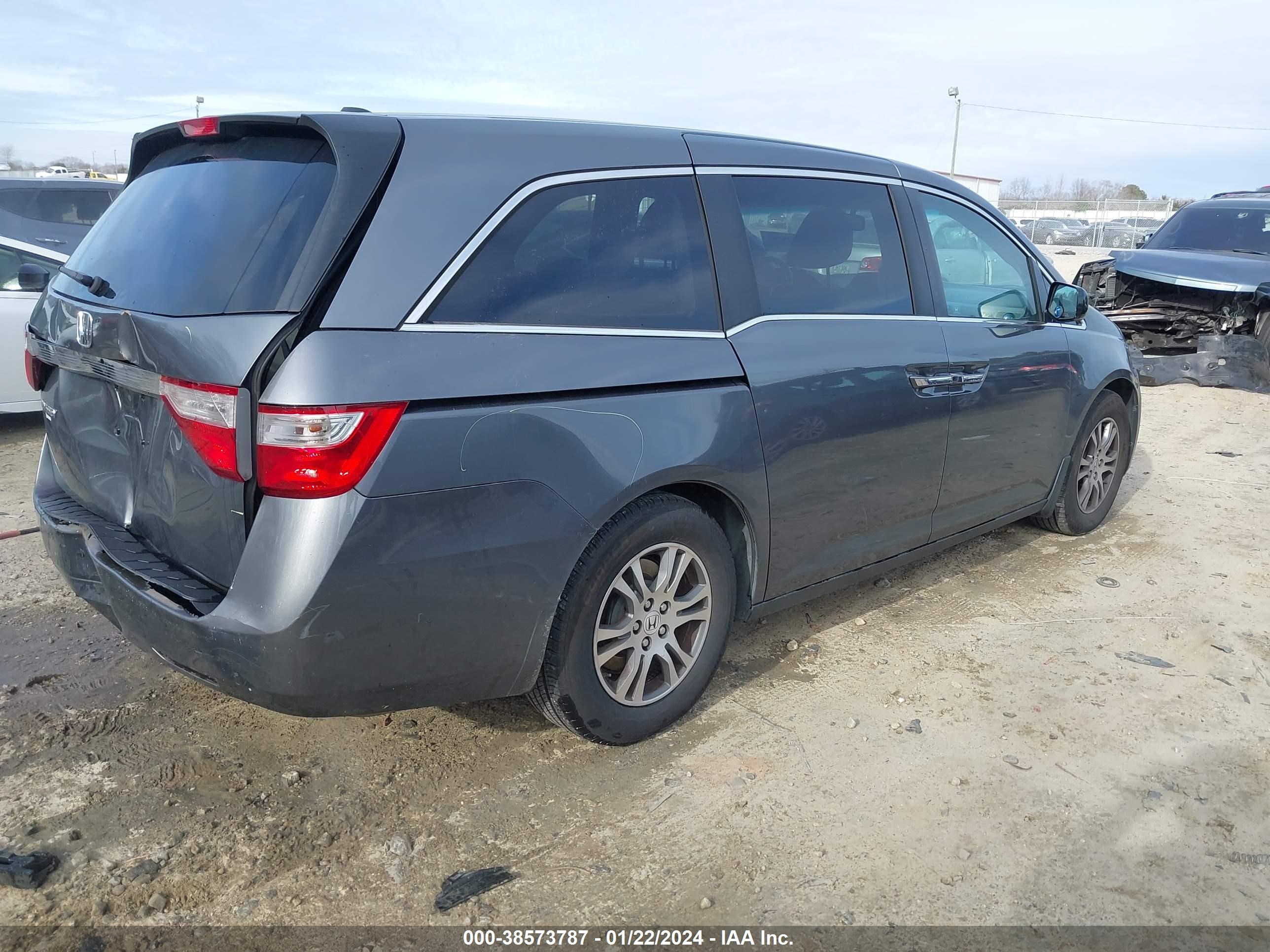 Photo 3 VIN: 5FNRL5H6XBB103175 - HONDA ODYSSEY 