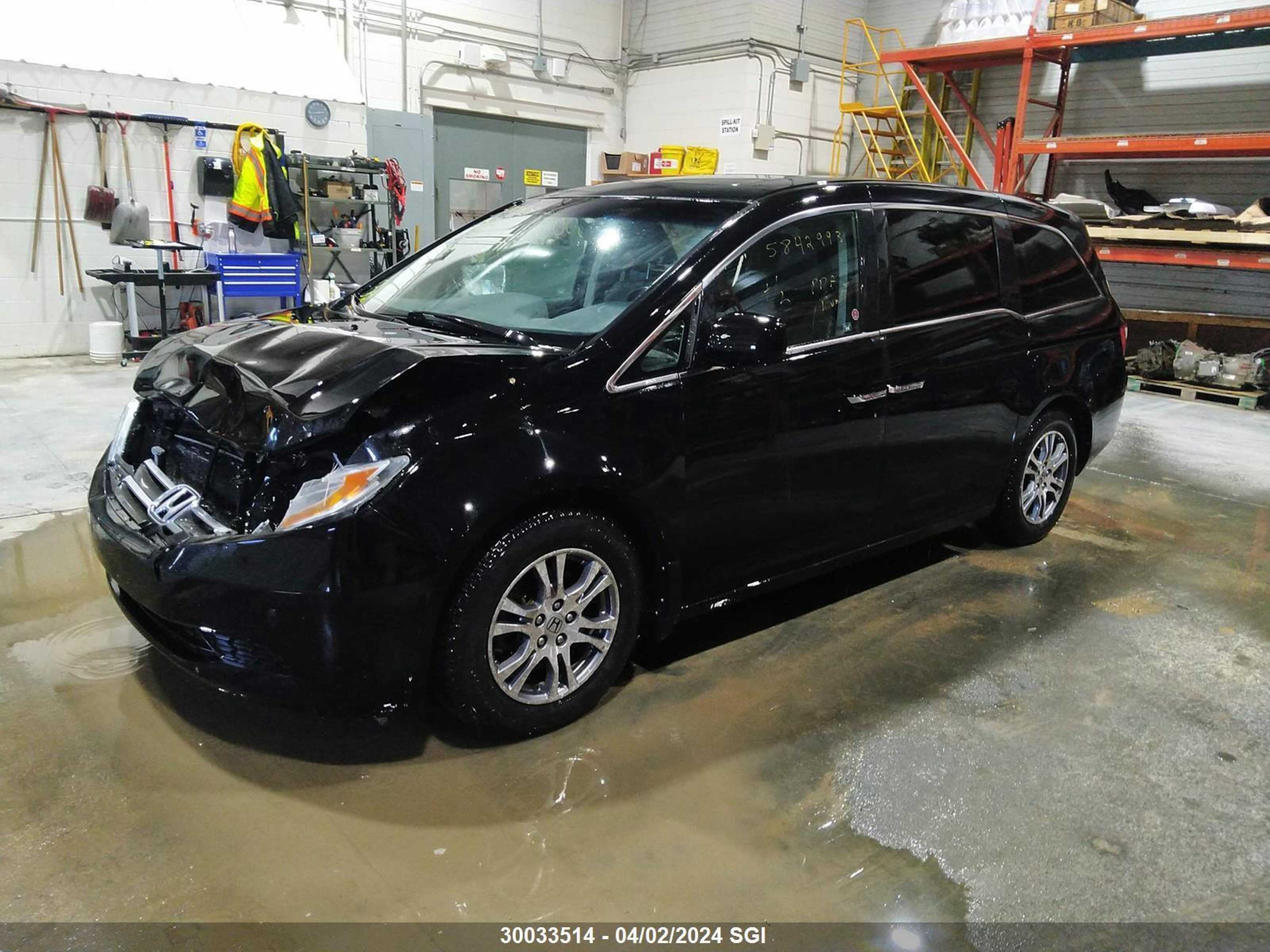 Photo 1 VIN: 5FNRL5H6XBB507402 - HONDA ODYSSEY 