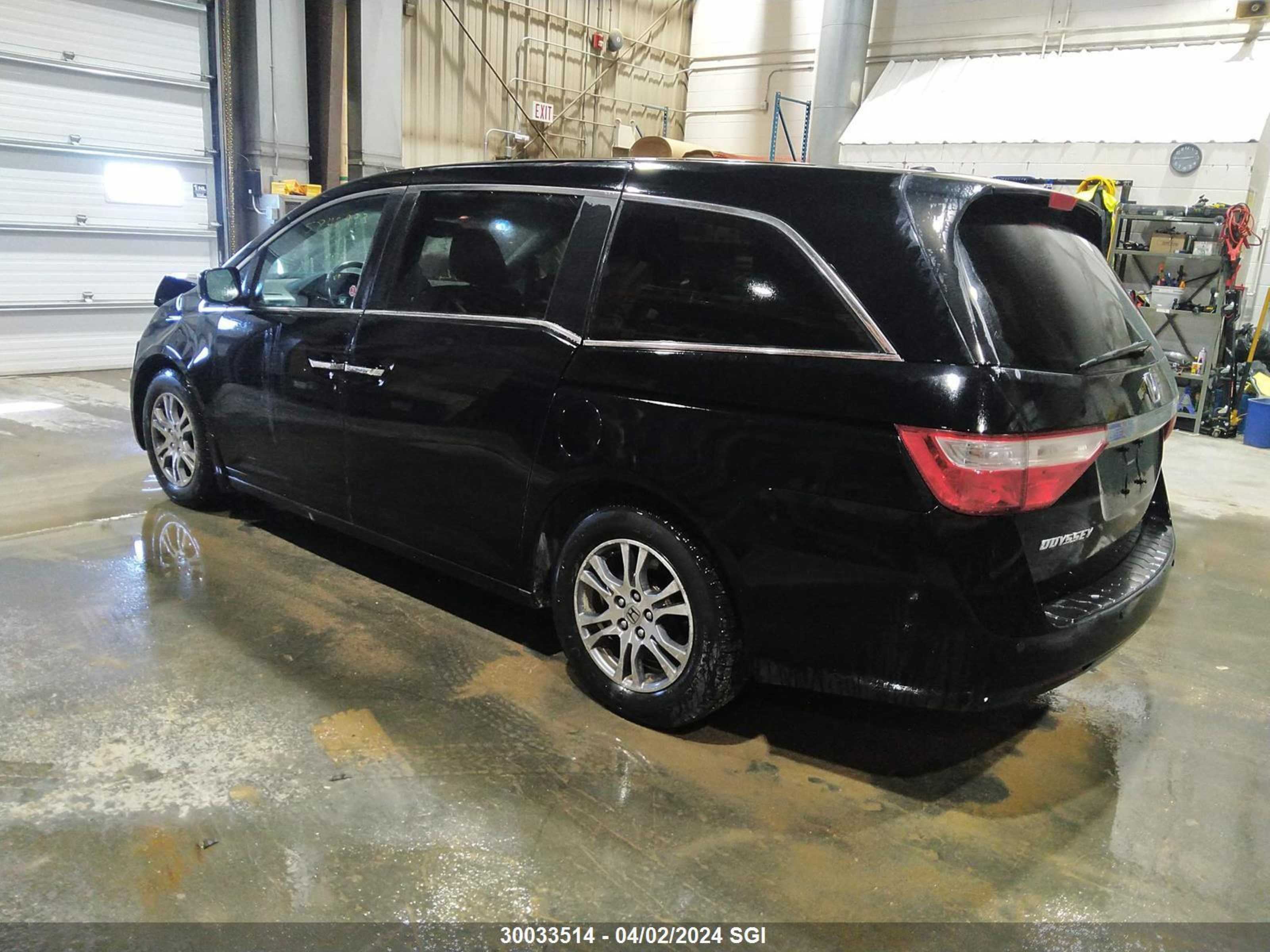 Photo 2 VIN: 5FNRL5H6XBB507402 - HONDA ODYSSEY 