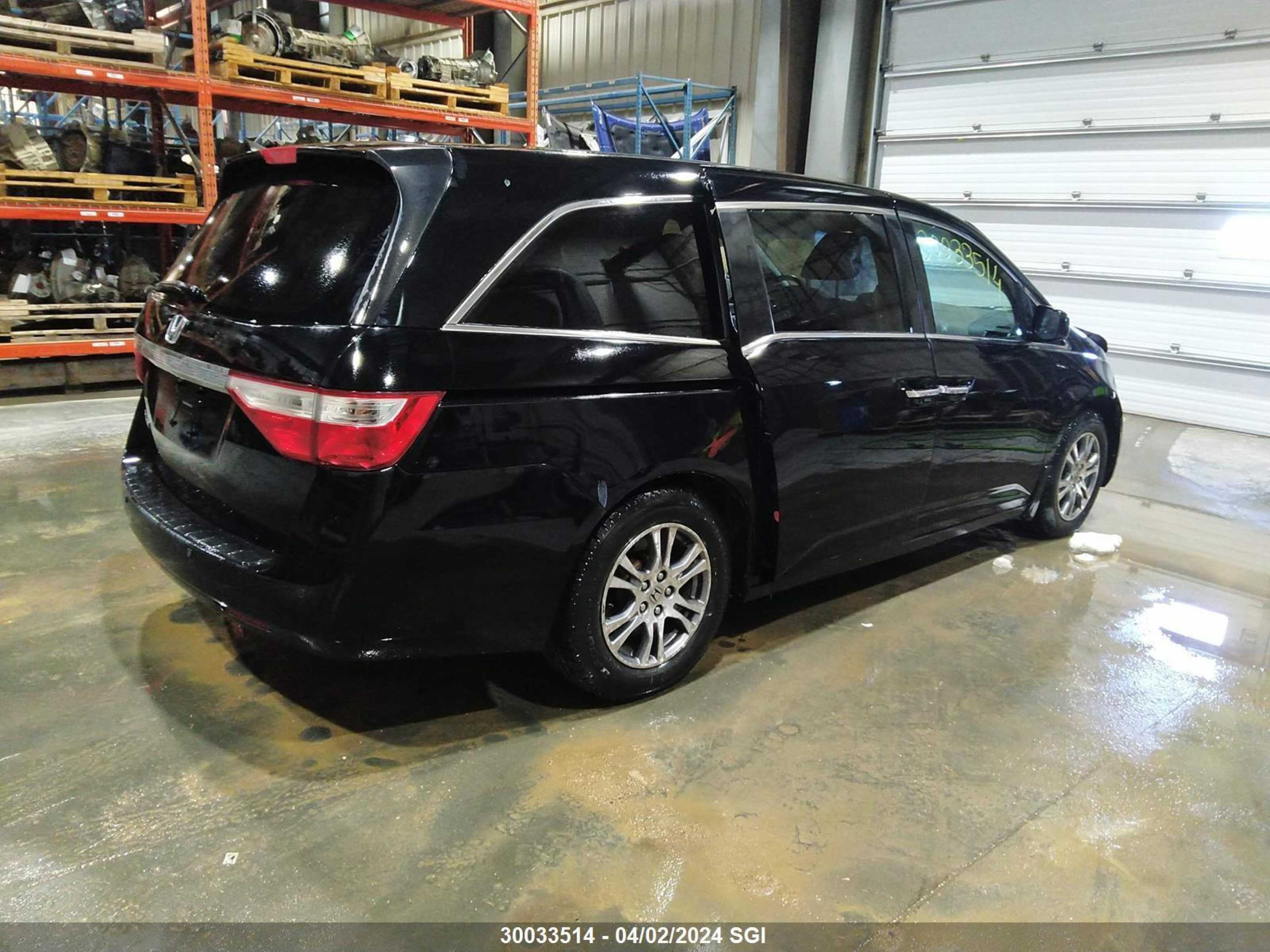 Photo 3 VIN: 5FNRL5H6XBB507402 - HONDA ODYSSEY 