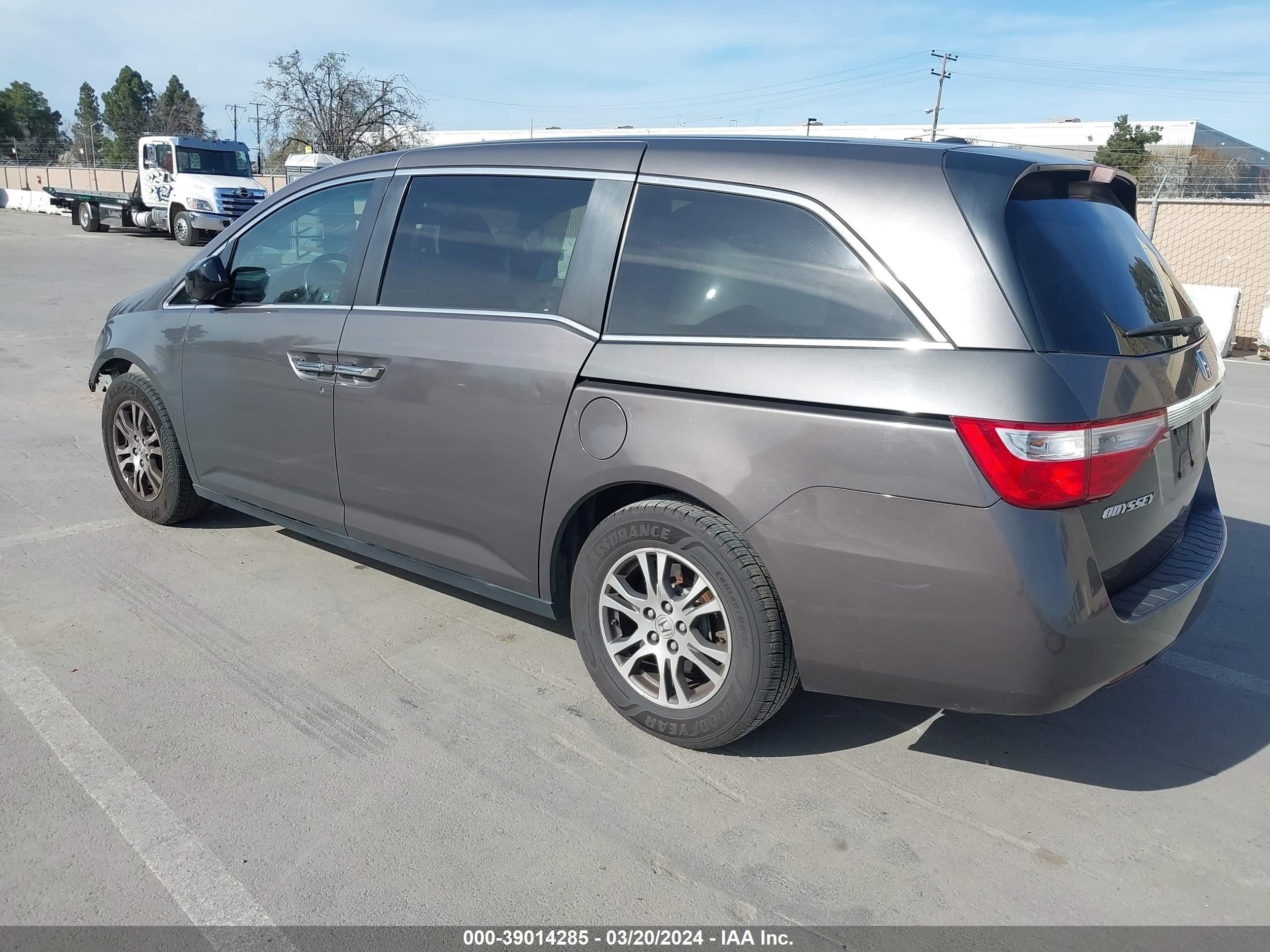 Photo 2 VIN: 5FNRL5H6XCB001876 - HONDA ODYSSEY 