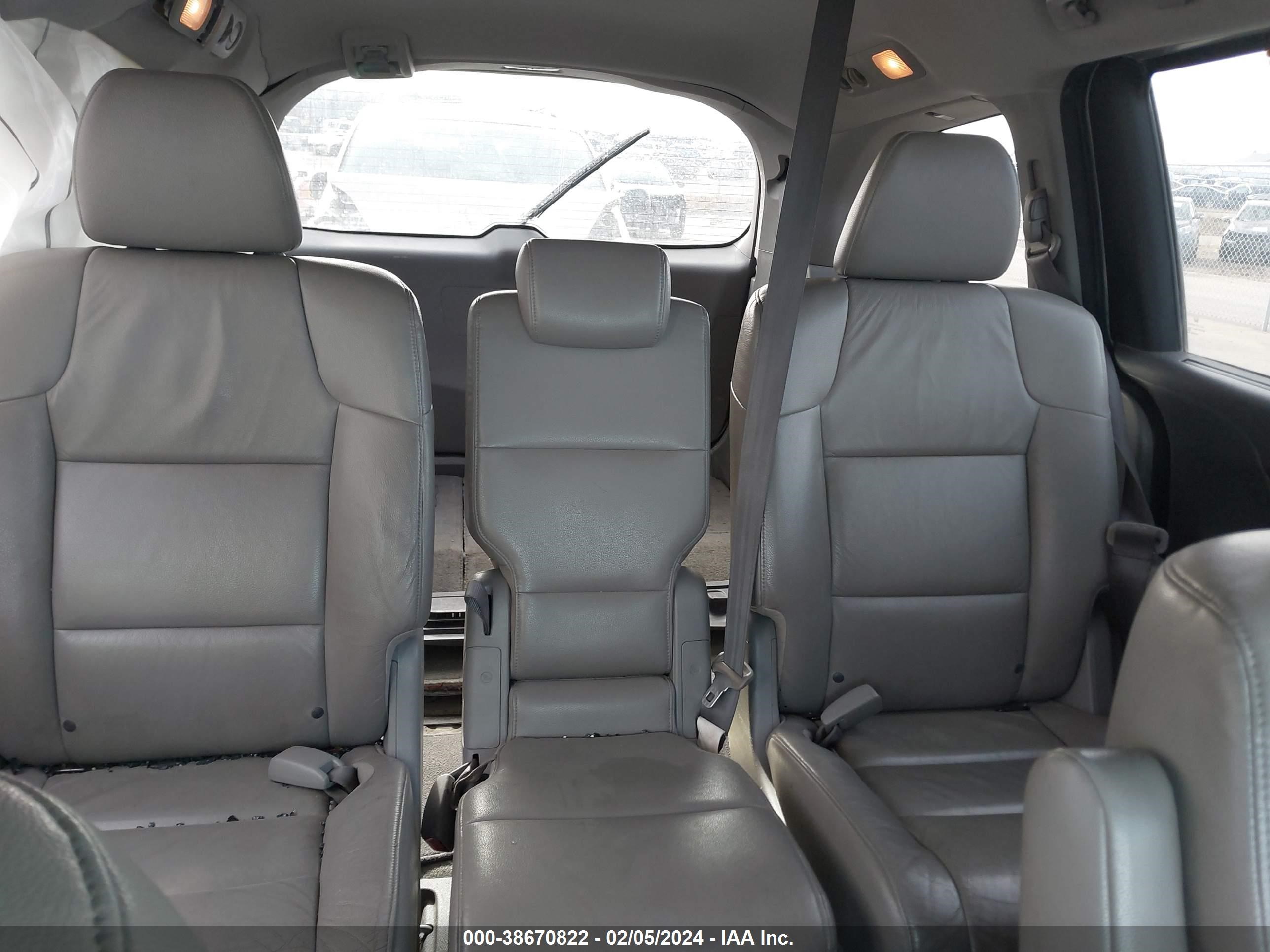 Photo 7 VIN: 5FNRL5H6XCB137702 - HONDA ODYSSEY 